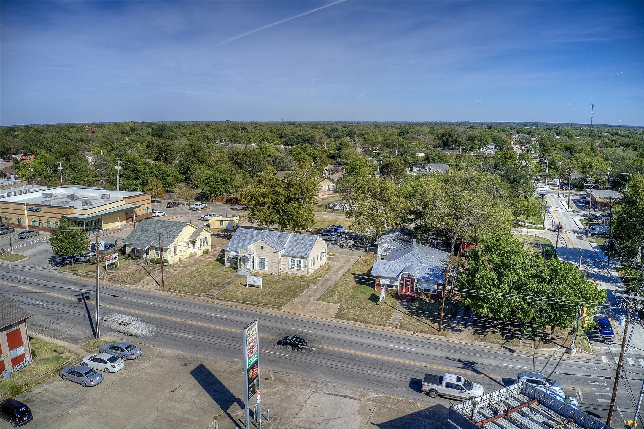 Retail For Sale in Hunt County , 4319 Wesley Street, Greenville, Texas 75401, 0, 0, Garage spaces, 0 Sqft, built in 1940, mls#21326355, Real Estate Agent in Greenville, Homes For Sale in Hunt county, Homes For Sale in Greenville, Realtor in Greenville Texas, Real Estate Brokerage Independent Realty Texas, Luminita Cordes Realtor
