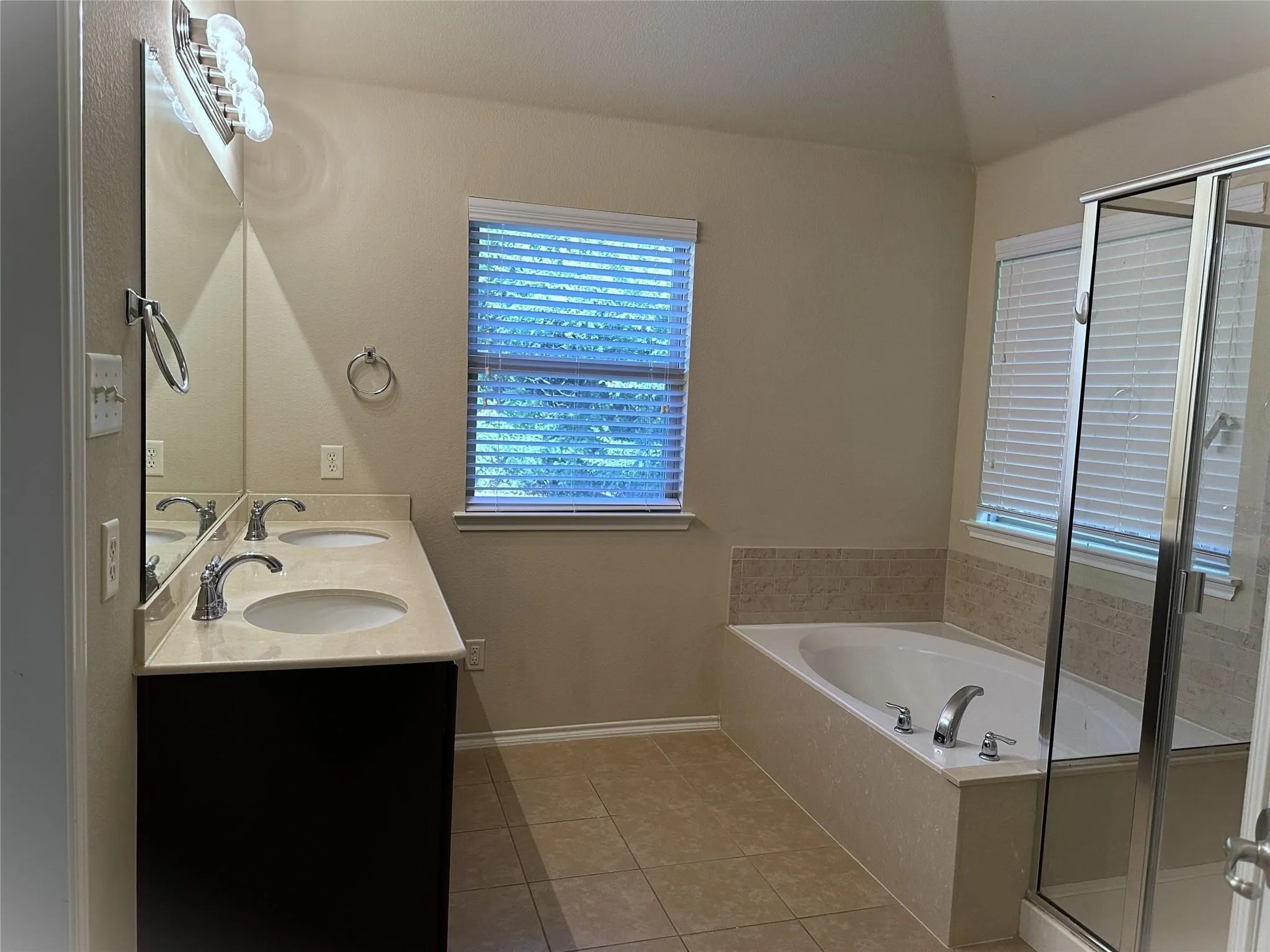 Single Family Residence For Rent in Collin County , 929 Hazels Way, Anna, Texas 75409, 4 Bedroom, 2 Bathroom, 2 Garage spaces, 1,645 Sqft, built in 2014, mls#21347233, Real Estate Agent in Anna, Homes For Rent in Collin county, Homes For Rent in Anna, Realtor in Anna Texas, Real Estate Brokerage Independent Realty Texas, Luminita Cordes Realtor