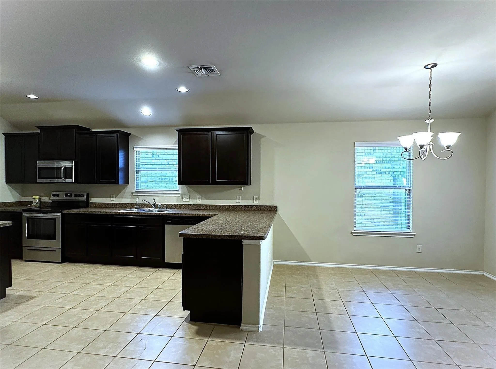 Single Family Residence For Rent in Collin County , 929 Hazels Way, Anna, Texas 75409, 4 Bedroom, 2 Bathroom, 2 Garage spaces, 1,645 Sqft, built in 2014, mls#21347233, Real Estate Agent in Anna, Homes For Rent in Collin county, Homes For Rent in Anna, Realtor in Anna Texas, Real Estate Brokerage Independent Realty Texas, Luminita Cordes Realtor
