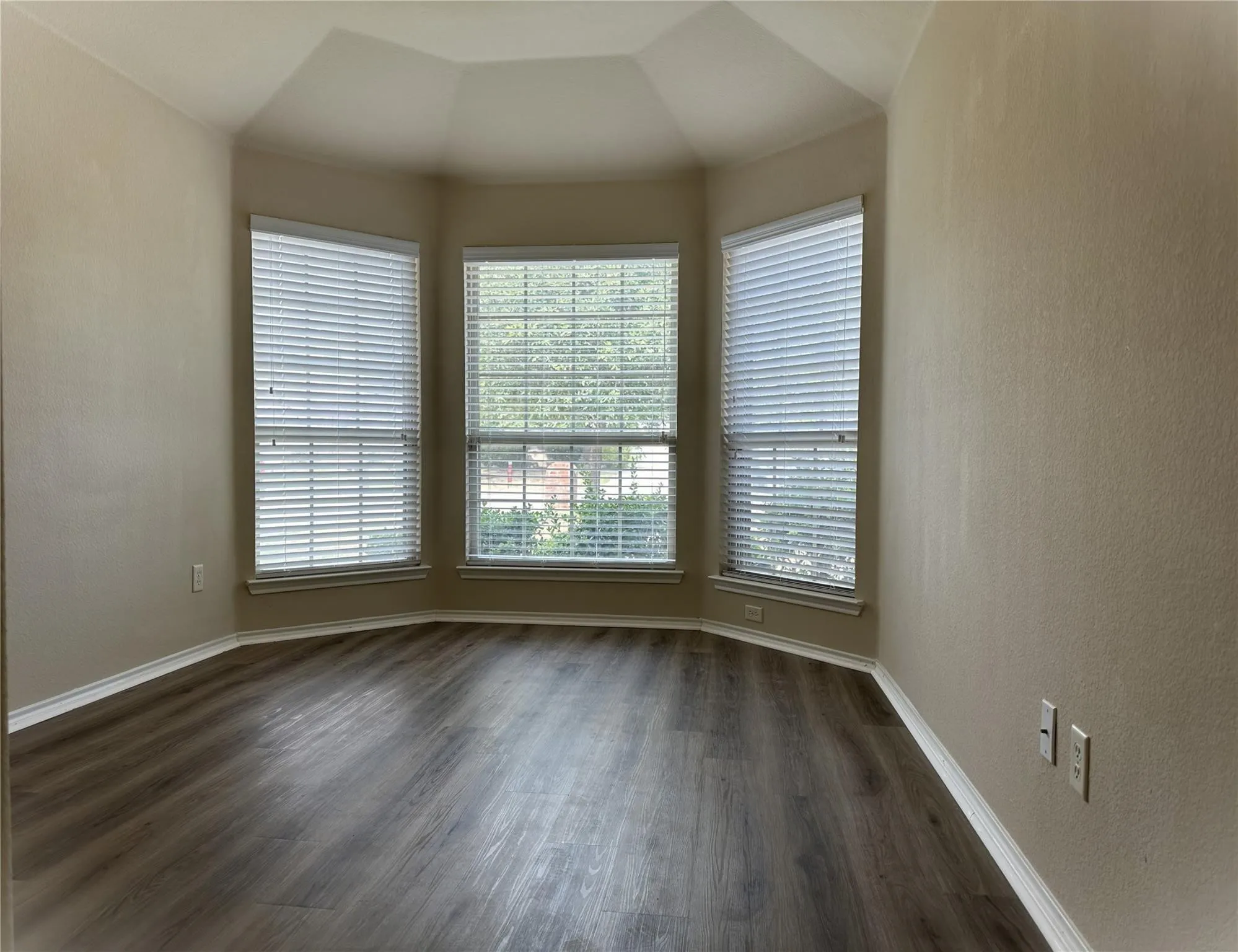Single Family Residence For Rent in Collin County , 929 Hazels Way, Anna, Texas 75409, 4 Bedroom, 2 Bathroom, 2 Garage spaces, 1,645 Sqft, built in 2014, mls#21347233, Real Estate Agent in Anna, Homes For Rent in Collin county, Homes For Rent in Anna, Realtor in Anna Texas, Real Estate Brokerage Independent Realty Texas, Luminita Cordes Realtor