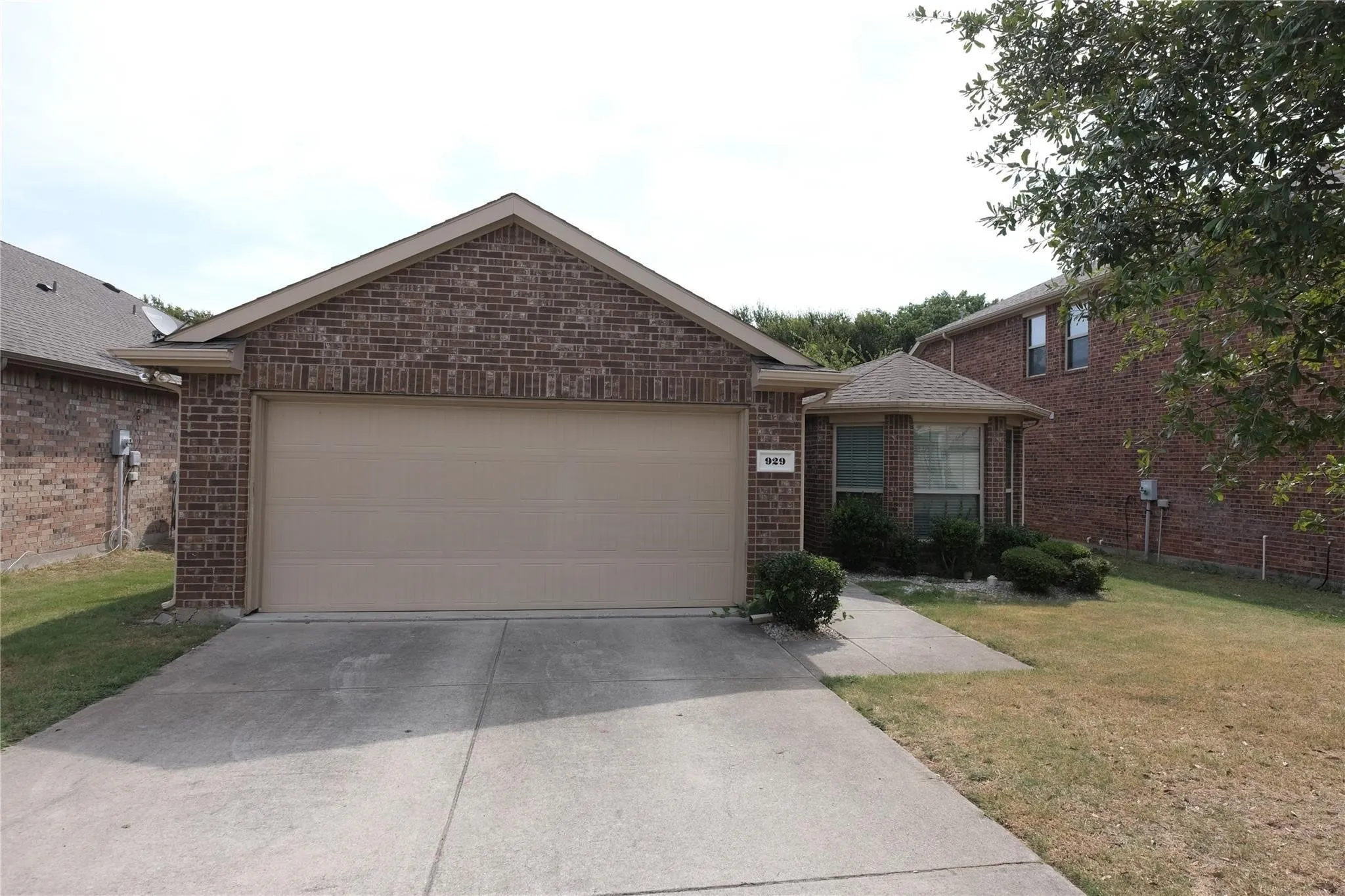 Single Family Residence For Rent in Collin County , 929 Hazels Way, Anna, Texas 75409, 4 Bedroom, 2 Bathroom, 2 Garage spaces, 1,645 Sqft, built in 2014, mls#21347233, Real Estate Agent in Anna, Homes For Rent in Collin county, Homes For Rent in Anna, Realtor in Anna Texas, Real Estate Brokerage Independent Realty Texas, Luminita Cordes Realtor