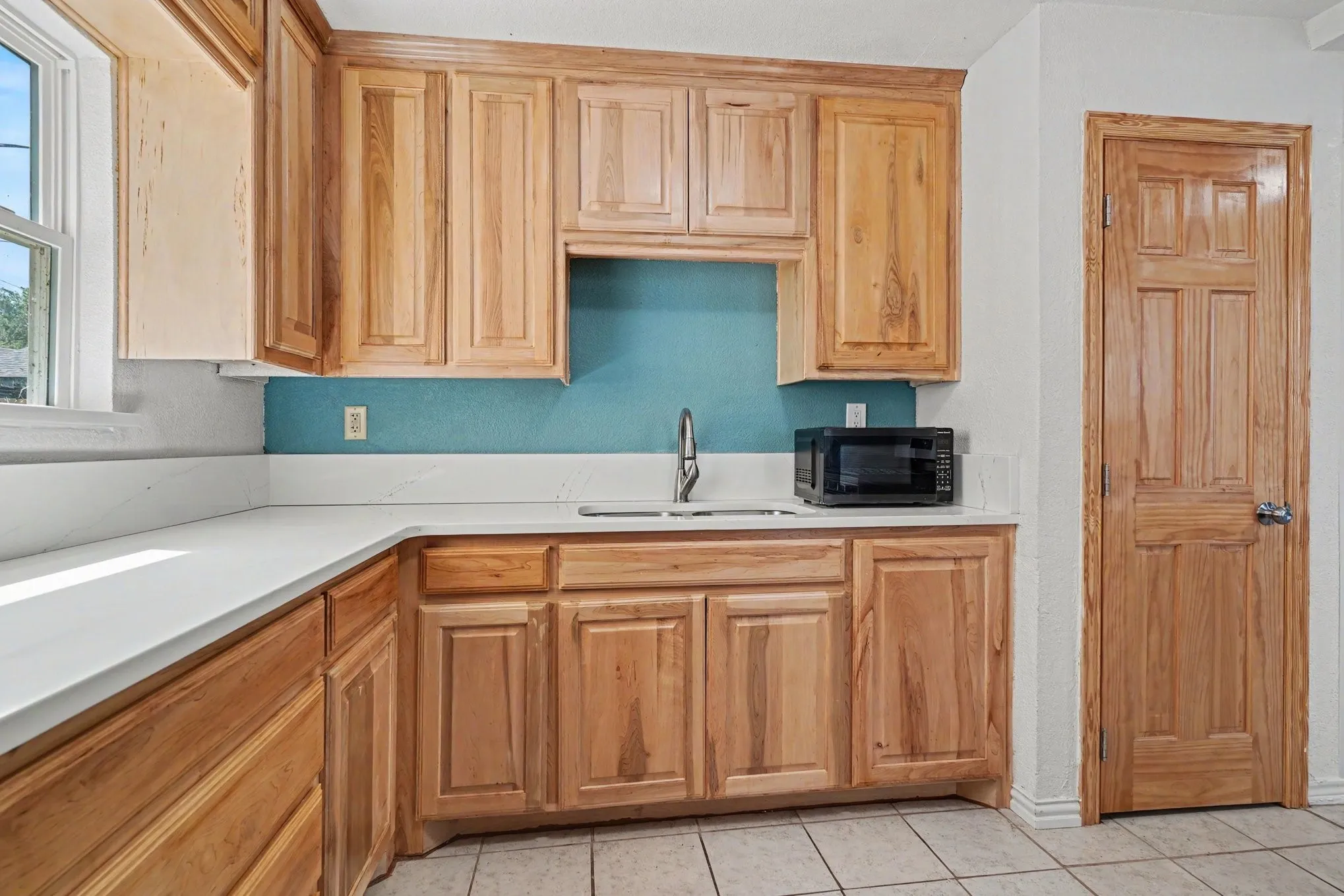 Single Family Residence For Sale in Tarrant County , 5009 Royal Drive, Fort Worth, Texas 76116, 2 Bedroom, 1 Bathroom, 1 Garage spaces, 777 Sqft, built in 1956, mls#21346475, Real Estate Agent in Fort Worth, Homes For Sale in Tarrant county, Homes For Sale in Fort Worth, Realtor in Fort Worth Texas, Real Estate Brokerage Independent Realty Texas, Luminita Cordes Realtor