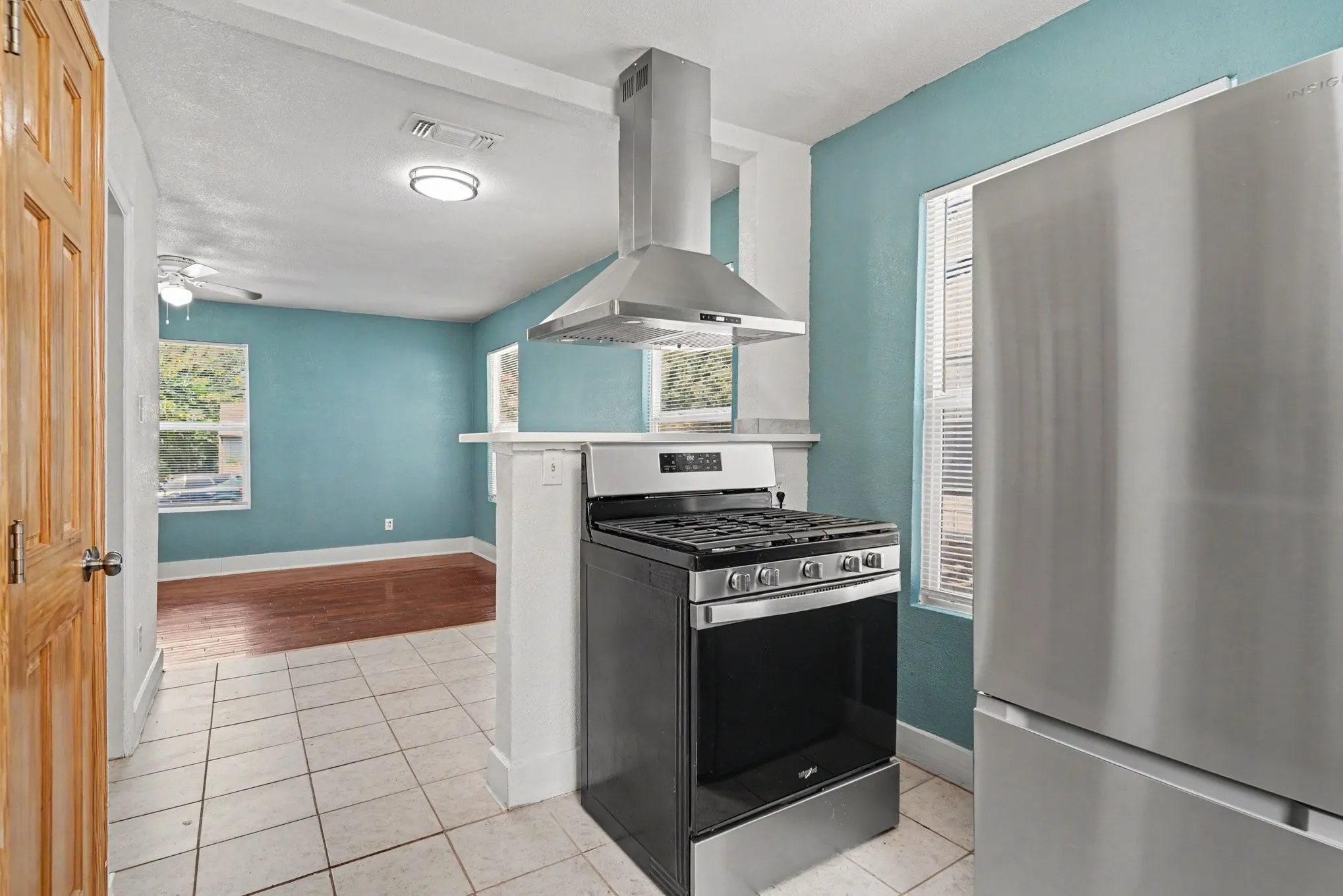 Single Family Residence For Sale in Tarrant County , 5009 Royal Drive, Fort Worth, Texas 76116, 2 Bedroom, 1 Bathroom, 1 Garage spaces, 777 Sqft, built in 1956, mls#21346475, Real Estate Agent in Fort Worth, Homes For Sale in Tarrant county, Homes For Sale in Fort Worth, Realtor in Fort Worth Texas, Real Estate Brokerage Independent Realty Texas, Luminita Cordes Realtor