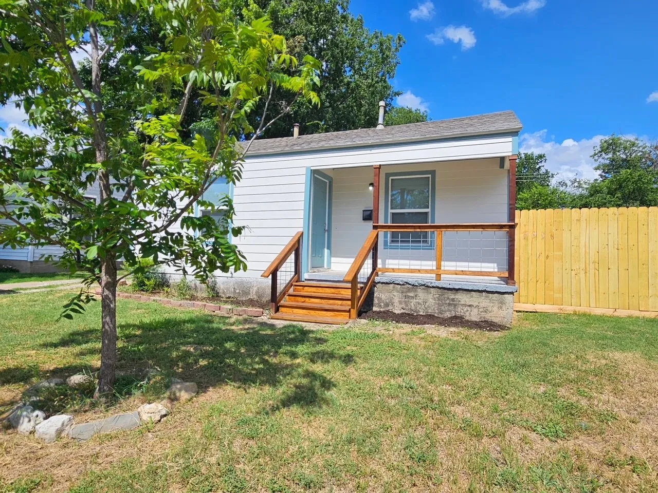 Single Family Residence For Sale in Tarrant County , 5009 Royal Drive, Fort Worth, Texas 76116, 2 Bedroom, 1 Bathroom, 1 Garage spaces, 777 Sqft, built in 1956, mls#21346475, Real Estate Agent in Fort Worth, Homes For Sale in Tarrant county, Homes For Sale in Fort Worth, Realtor in Fort Worth Texas, Real Estate Brokerage Independent Realty Texas, Luminita Cordes Realtor