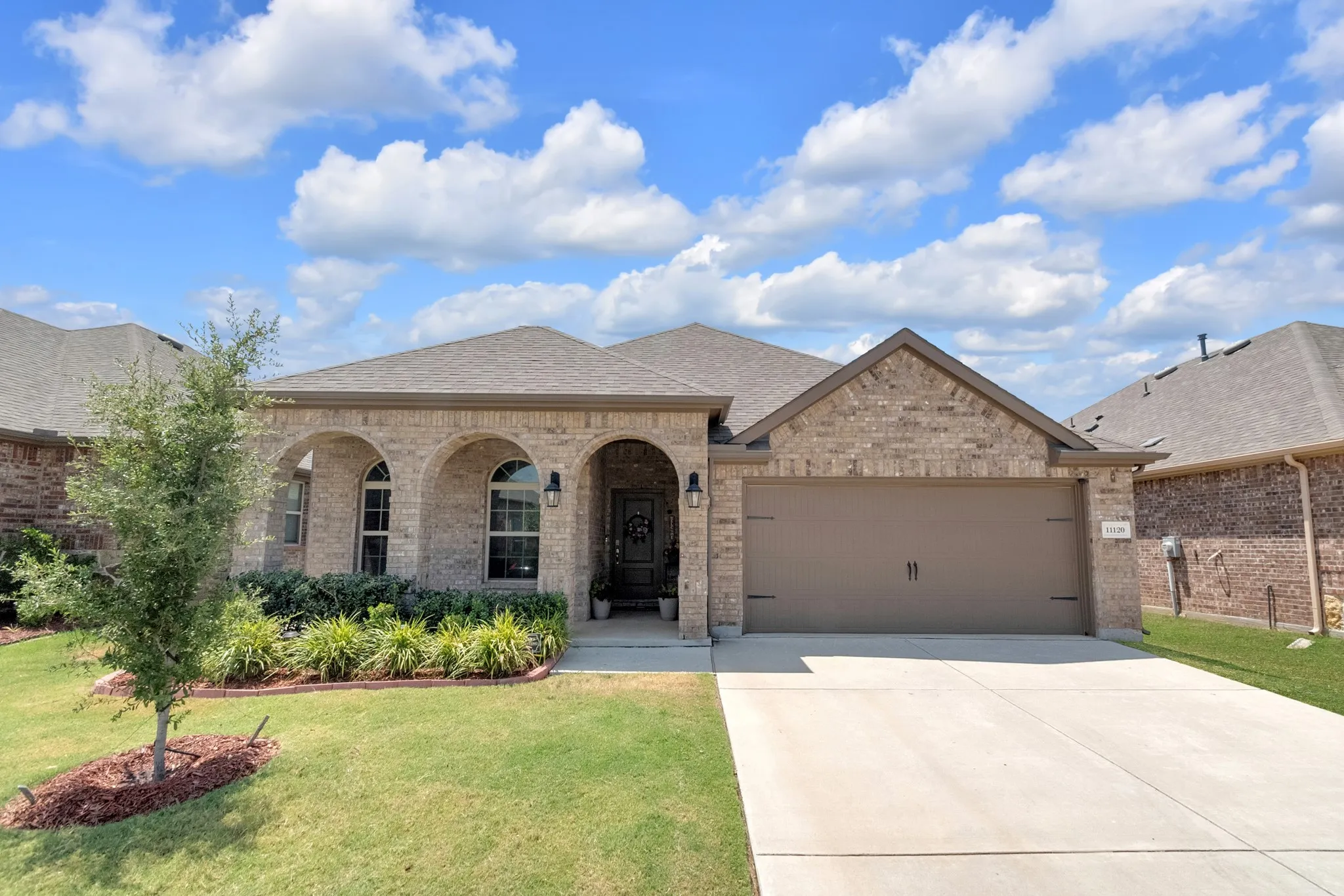 Single Family Residence For Sale in Denton County , 11120 Ranchera Drive, Aubrey, Texas 76227, 3 Bedroom, 2 Bathroom, 2 Garage spaces, 1,706 Sqft, built in 2022, mls#21345049, Real Estate Agent in Aubrey, Homes For Sale in Denton county, Homes For Sale in Aubrey, Realtor in Aubrey Texas, Real Estate Brokerage Independent Realty Texas, Luminita Cordes Realtor