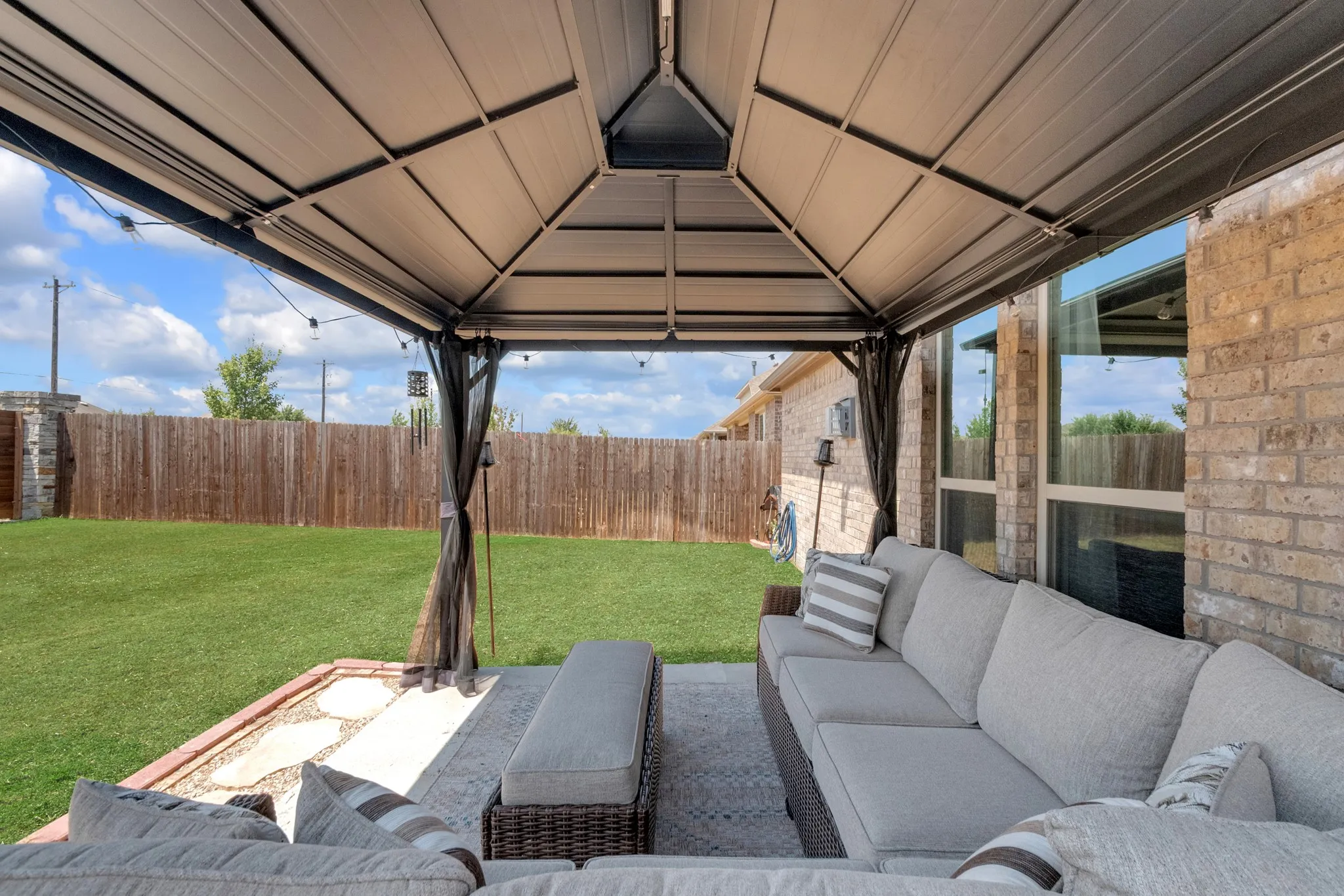 Single Family Residence For Sale in Denton County , 11120 Ranchera Drive, Aubrey, Texas 76227, 3 Bedroom, 2 Bathroom, 2 Garage spaces, 1,706 Sqft, built in 2022, mls#21345049, Real Estate Agent in Aubrey, Homes For Sale in Denton county, Homes For Sale in Aubrey, Realtor in Aubrey Texas, Real Estate Brokerage Independent Realty Texas, Luminita Cordes Realtor
