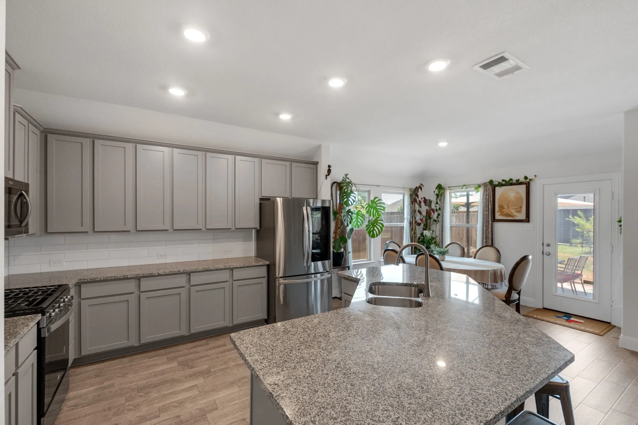 Single Family Residence For Sale in Denton County , 11120 Ranchera Drive, Aubrey, Texas 76227, 3 Bedroom, 2 Bathroom, 2 Garage spaces, 1,706 Sqft, built in 2022, mls#21345049, Real Estate Agent in Aubrey, Homes For Sale in Denton county, Homes For Sale in Aubrey, Realtor in Aubrey Texas, Real Estate Brokerage Independent Realty Texas, Luminita Cordes Realtor