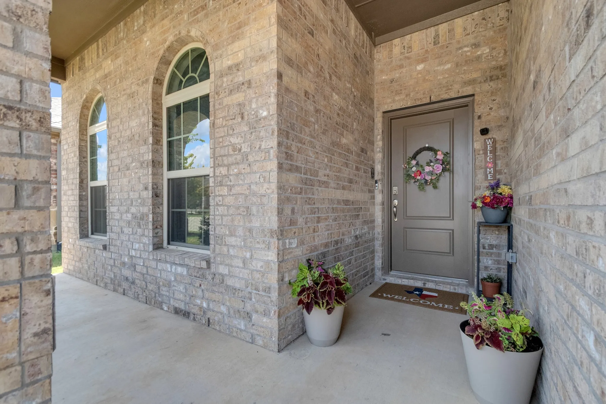 Single Family Residence For Sale in Denton County , 11120 Ranchera Drive, Aubrey, Texas 76227, 3 Bedroom, 2 Bathroom, 2 Garage spaces, 1,706 Sqft, built in 2022, mls#21345049, Real Estate Agent in Aubrey, Homes For Sale in Denton county, Homes For Sale in Aubrey, Realtor in Aubrey Texas, Real Estate Brokerage Independent Realty Texas, Luminita Cordes Realtor
