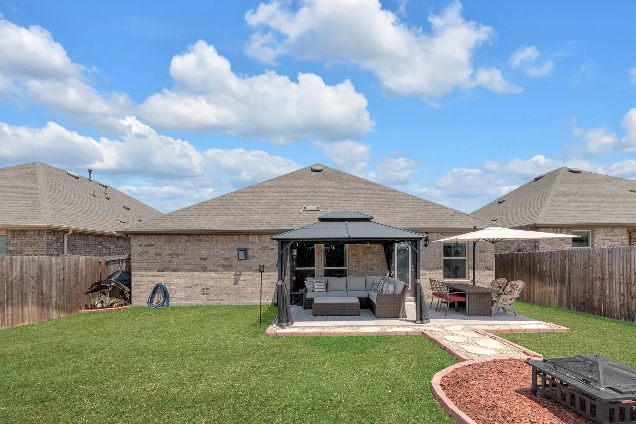 Single Family Residence For Sale in Denton County , 11120 Ranchera Drive, Aubrey, Texas 76227, 3 Bedroom, 2 Bathroom, 2 Garage spaces, 1,706 Sqft, built in 2022, mls#21345049, Real Estate Agent in Aubrey, Homes For Sale in Denton county, Homes For Sale in Aubrey, Realtor in Aubrey Texas, Real Estate Brokerage Independent Realty Texas, Luminita Cordes Realtor