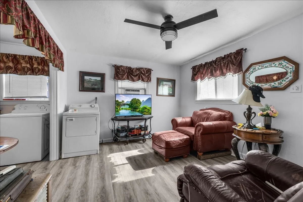 Single Family Residence For Sale in Tarrant County , 1828 Arch Street, Fort Worth, Texas 76105, 3 Bedroom, 1 Bathroom, 1 Garage spaces, 826 Sqft, built in 1947, mls#21346762, Real Estate Agent in Fort Worth, Homes For Sale in Tarrant county, Homes For Sale in Fort Worth, Realtor in Fort Worth Texas, Real Estate Brokerage Independent Realty Texas, Luminita Cordes Realtor