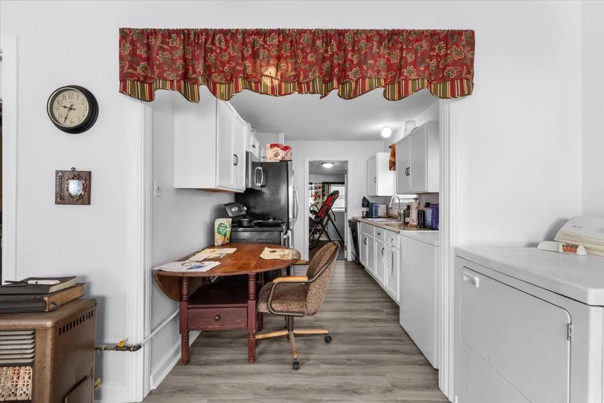 Single Family Residence For Sale in Tarrant County , 1828 Arch Street, Fort Worth, Texas 76105, 3 Bedroom, 1 Bathroom, 1 Garage spaces, 826 Sqft, built in 1947, mls#21346762, Real Estate Agent in Fort Worth, Homes For Sale in Tarrant county, Homes For Sale in Fort Worth, Realtor in Fort Worth Texas, Real Estate Brokerage Independent Realty Texas, Luminita Cordes Realtor