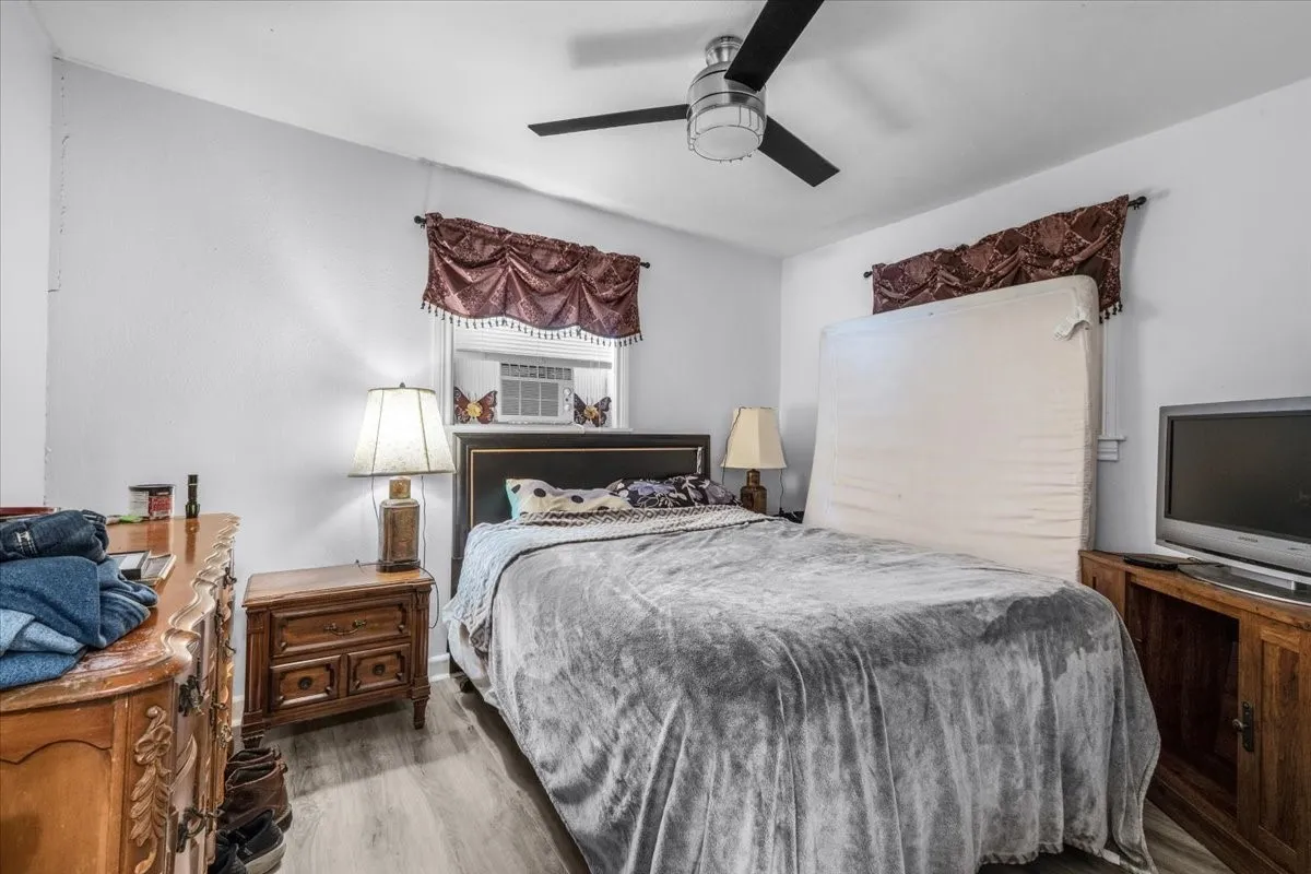Single Family Residence For Sale in Tarrant County , 1828 Arch Street, Fort Worth, Texas 76105, 3 Bedroom, 1 Bathroom, 1 Garage spaces, 826 Sqft, built in 1947, mls#21346762, Real Estate Agent in Fort Worth, Homes For Sale in Tarrant county, Homes For Sale in Fort Worth, Realtor in Fort Worth Texas, Real Estate Brokerage Independent Realty Texas, Luminita Cordes Realtor