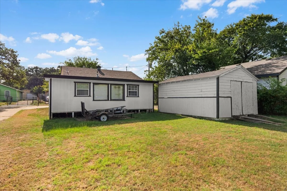 Single Family Residence For Sale in Tarrant County , 1828 Arch Street, Fort Worth, Texas 76105, 3 Bedroom, 1 Bathroom, 1 Garage spaces, 826 Sqft, built in 1947, mls#21346762, Real Estate Agent in Fort Worth, Homes For Sale in Tarrant county, Homes For Sale in Fort Worth, Realtor in Fort Worth Texas, Real Estate Brokerage Independent Realty Texas, Luminita Cordes Realtor