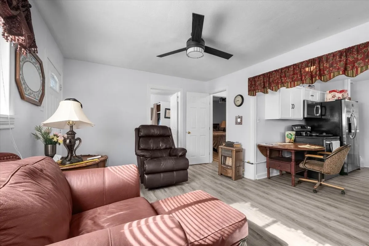 Single Family Residence For Sale in Tarrant County , 1828 Arch Street, Fort Worth, Texas 76105, 3 Bedroom, 1 Bathroom, 1 Garage spaces, 826 Sqft, built in 1947, mls#21346762, Real Estate Agent in Fort Worth, Homes For Sale in Tarrant county, Homes For Sale in Fort Worth, Realtor in Fort Worth Texas, Real Estate Brokerage Independent Realty Texas, Luminita Cordes Realtor