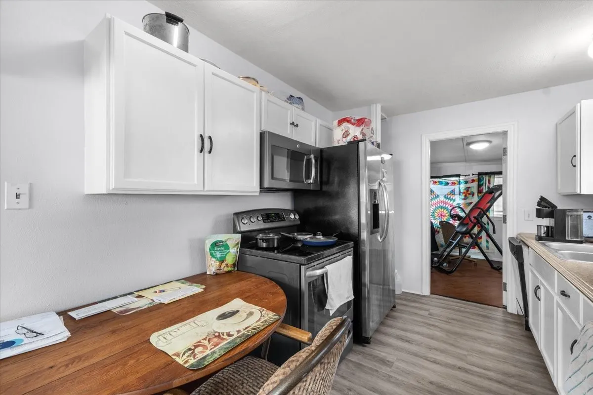 Single Family Residence For Sale in Tarrant County , 1828 Arch Street, Fort Worth, Texas 76105, 3 Bedroom, 1 Bathroom, 1 Garage spaces, 826 Sqft, built in 1947, mls#21346762, Real Estate Agent in Fort Worth, Homes For Sale in Tarrant county, Homes For Sale in Fort Worth, Realtor in Fort Worth Texas, Real Estate Brokerage Independent Realty Texas, Luminita Cordes Realtor