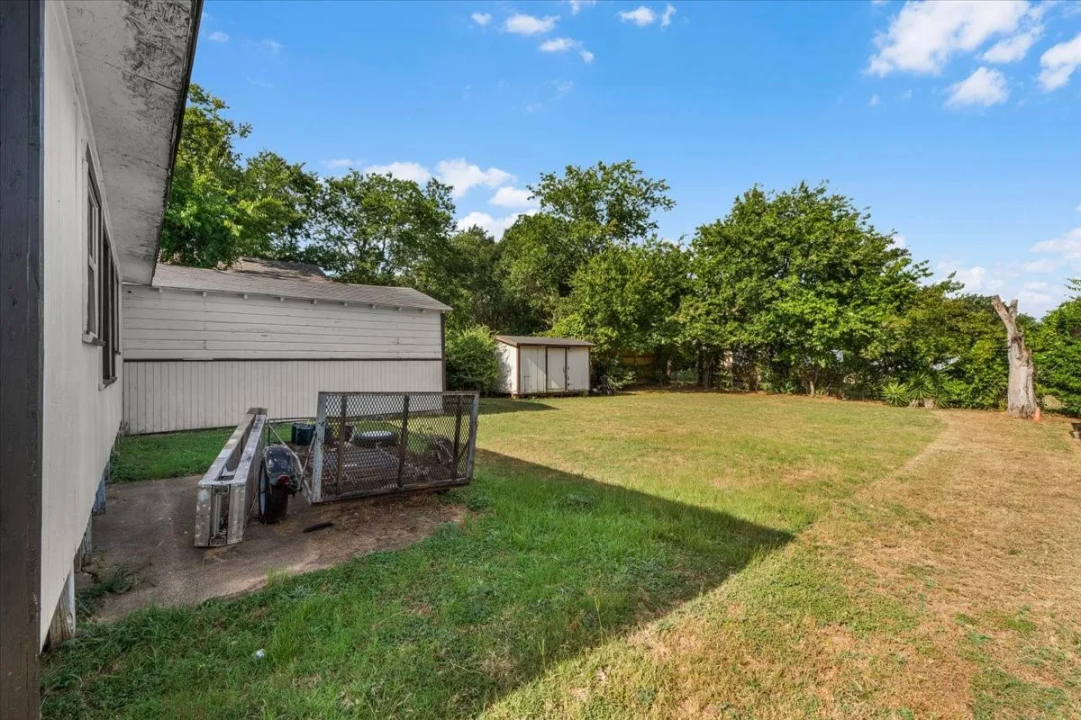Single Family Residence For Sale in Tarrant County , 1828 Arch Street, Fort Worth, Texas 76105, 3 Bedroom, 1 Bathroom, 1 Garage spaces, 826 Sqft, built in 1947, mls#21346762, Real Estate Agent in Fort Worth, Homes For Sale in Tarrant county, Homes For Sale in Fort Worth, Realtor in Fort Worth Texas, Real Estate Brokerage Independent Realty Texas, Luminita Cordes Realtor