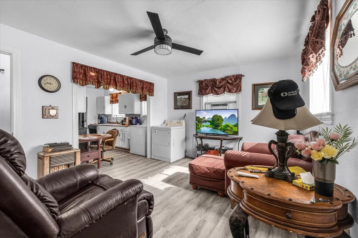 Single Family Residence For Sale in Tarrant County , 1828 Arch Street, Fort Worth, Texas 76105, 3 Bedroom, 1 Bathroom, 1 Garage spaces, 826 Sqft, built in 1947, mls#21346762, Real Estate Agent in Fort Worth, Homes For Sale in Tarrant county, Homes For Sale in Fort Worth, Realtor in Fort Worth Texas, Real Estate Brokerage Independent Realty Texas, Luminita Cordes Realtor