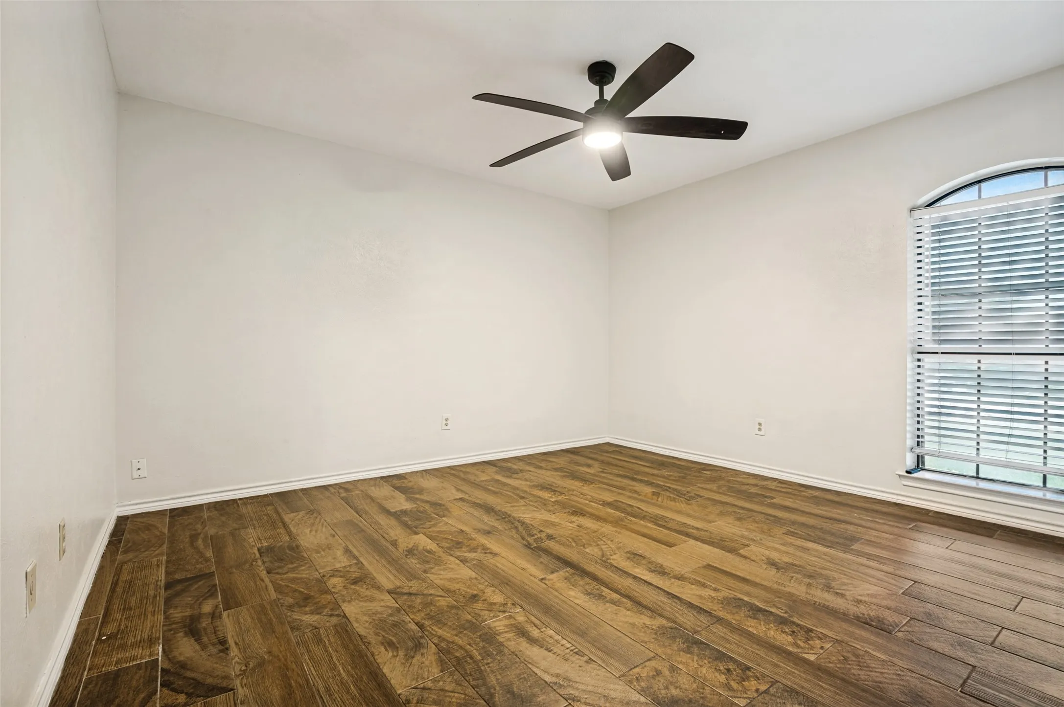 Single Family Residence For Sale in Ellis County , 2806 Cinnamon Springs Road, Glenn Heights, Texas 75154, 3 Bedroom, 2 Bathroom, 4 Garage spaces, 2,202 Sqft, built in 1983, Price $525,000, mls#21345413, Real Estate Agent in Glenn Heights, Homes For Sale in Ellis county, Homes For Sale in Glenn Heights, Realtor in Glenn Heights Texas, Real Estate Brokerage Independent Realty Texas, Luminita Cordes Realtor