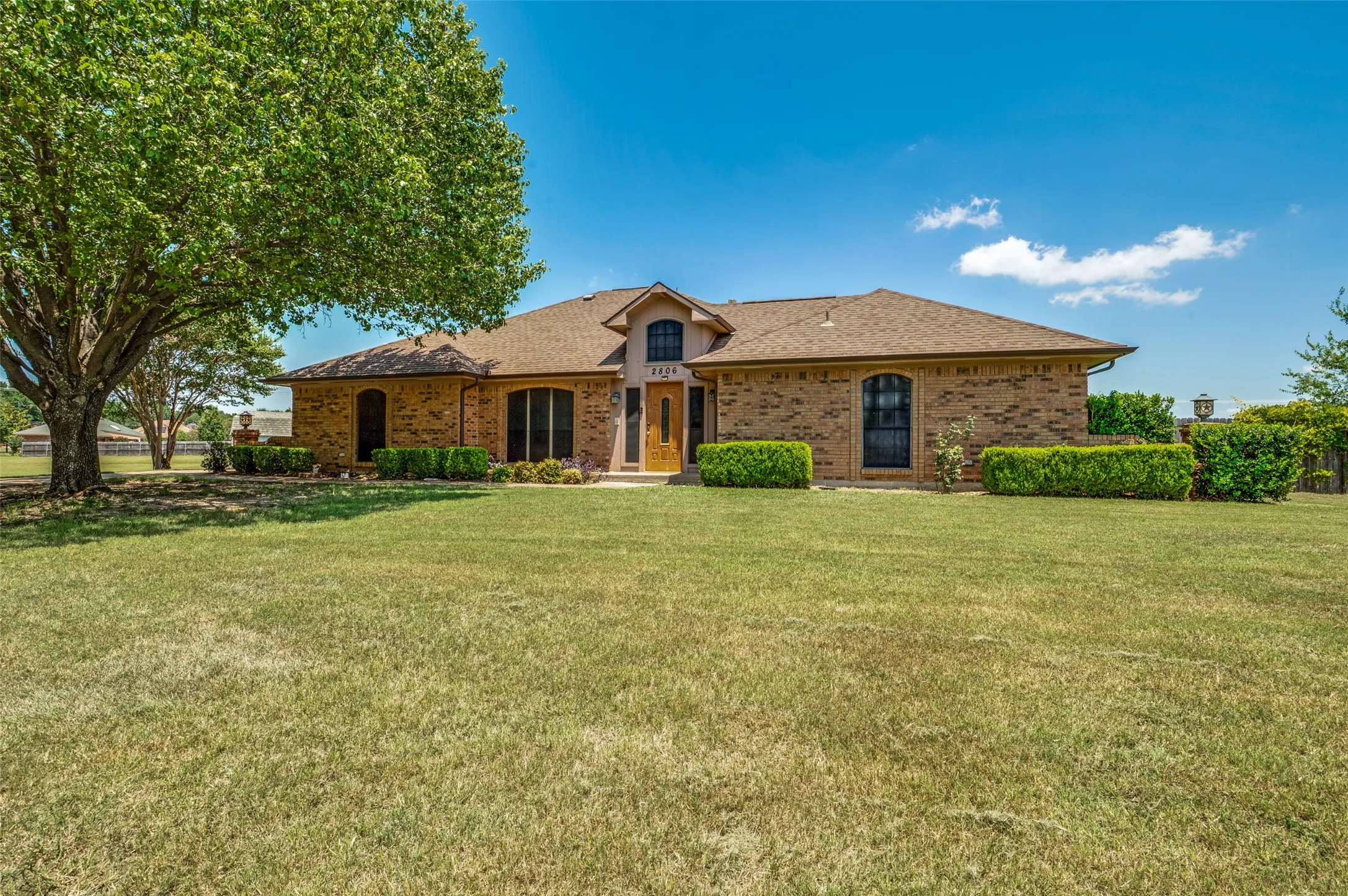 Single Family Residence For Sale in Ellis County , 2806 Cinnamon Springs Road, Glenn Heights, Texas 75154, 3 Bedroom, 2 Bathroom, 4 Garage spaces, 2,202 Sqft, built in 1983, Price $525,000, mls#21345413, Real Estate Agent in Glenn Heights, Homes For Sale in Ellis county, Homes For Sale in Glenn Heights, Realtor in Glenn Heights Texas, Real Estate Brokerage Independent Realty Texas, Luminita Cordes Realtor