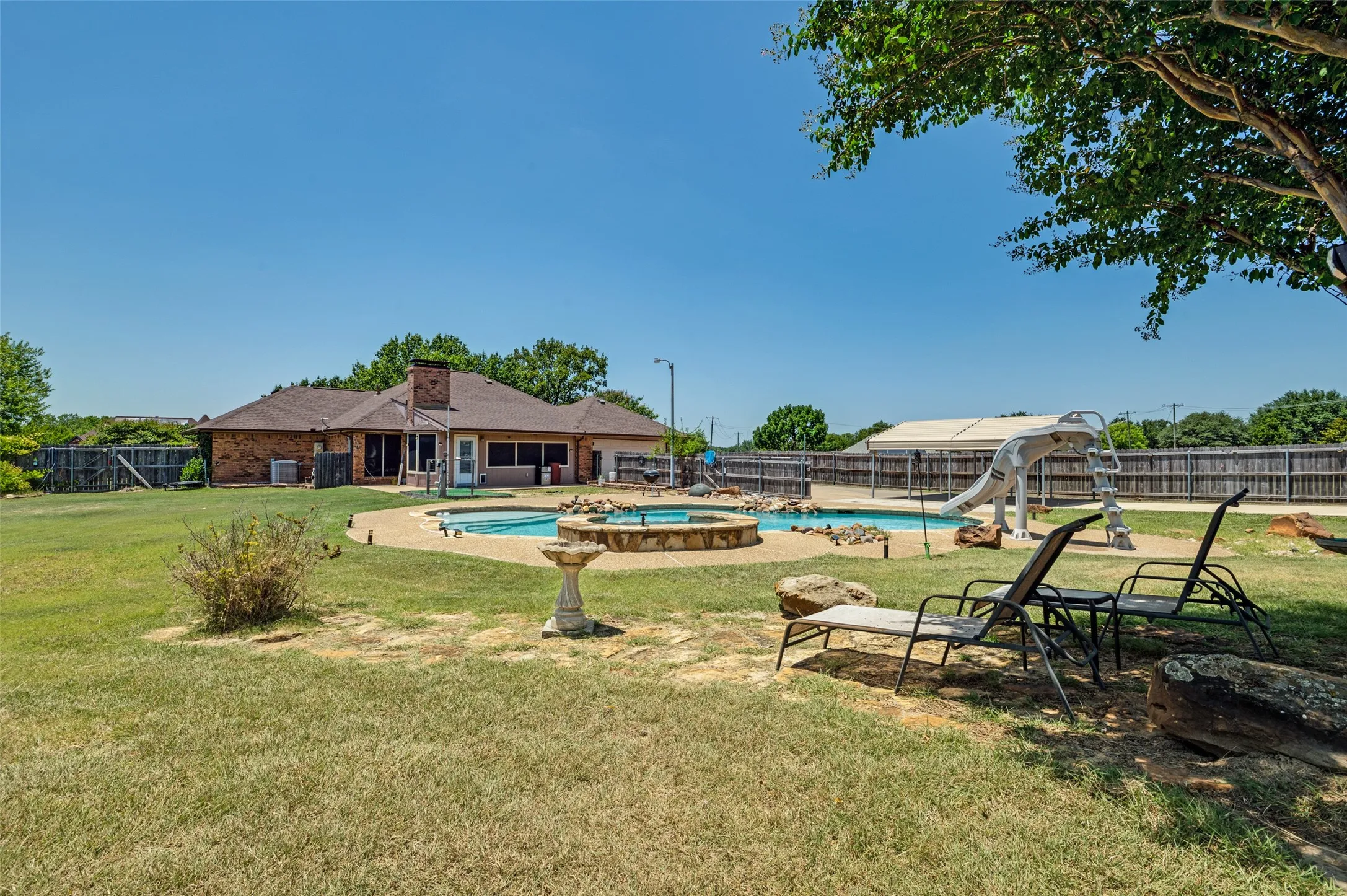 Single Family Residence For Sale in Ellis County , 2806 Cinnamon Springs Road, Glenn Heights, Texas 75154, 3 Bedroom, 2 Bathroom, 4 Garage spaces, 2,202 Sqft, built in 1983, Price $525,000, mls#21345413, Real Estate Agent in Glenn Heights, Homes For Sale in Ellis county, Homes For Sale in Glenn Heights, Realtor in Glenn Heights Texas, Real Estate Brokerage Independent Realty Texas, Luminita Cordes Realtor
