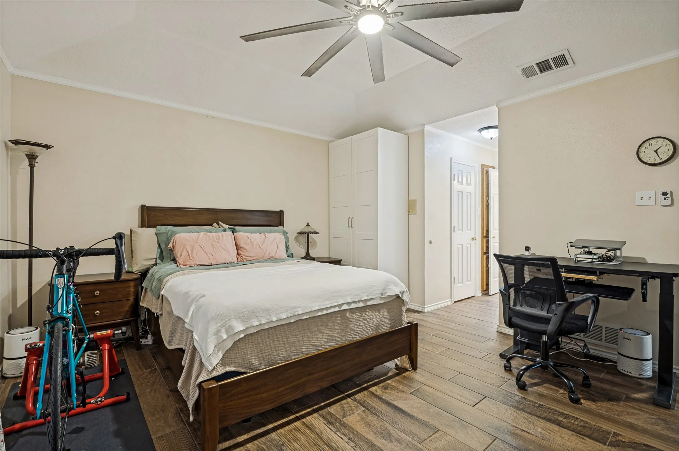 Single Family Residence For Sale in Ellis County , 2806 Cinnamon Springs Road, Glenn Heights, Texas 75154, 3 Bedroom, 2 Bathroom, 4 Garage spaces, 2,202 Sqft, built in 1983, Price $525,000, mls#21345413, Real Estate Agent in Glenn Heights, Homes For Sale in Ellis county, Homes For Sale in Glenn Heights, Realtor in Glenn Heights Texas, Real Estate Brokerage Independent Realty Texas, Luminita Cordes Realtor