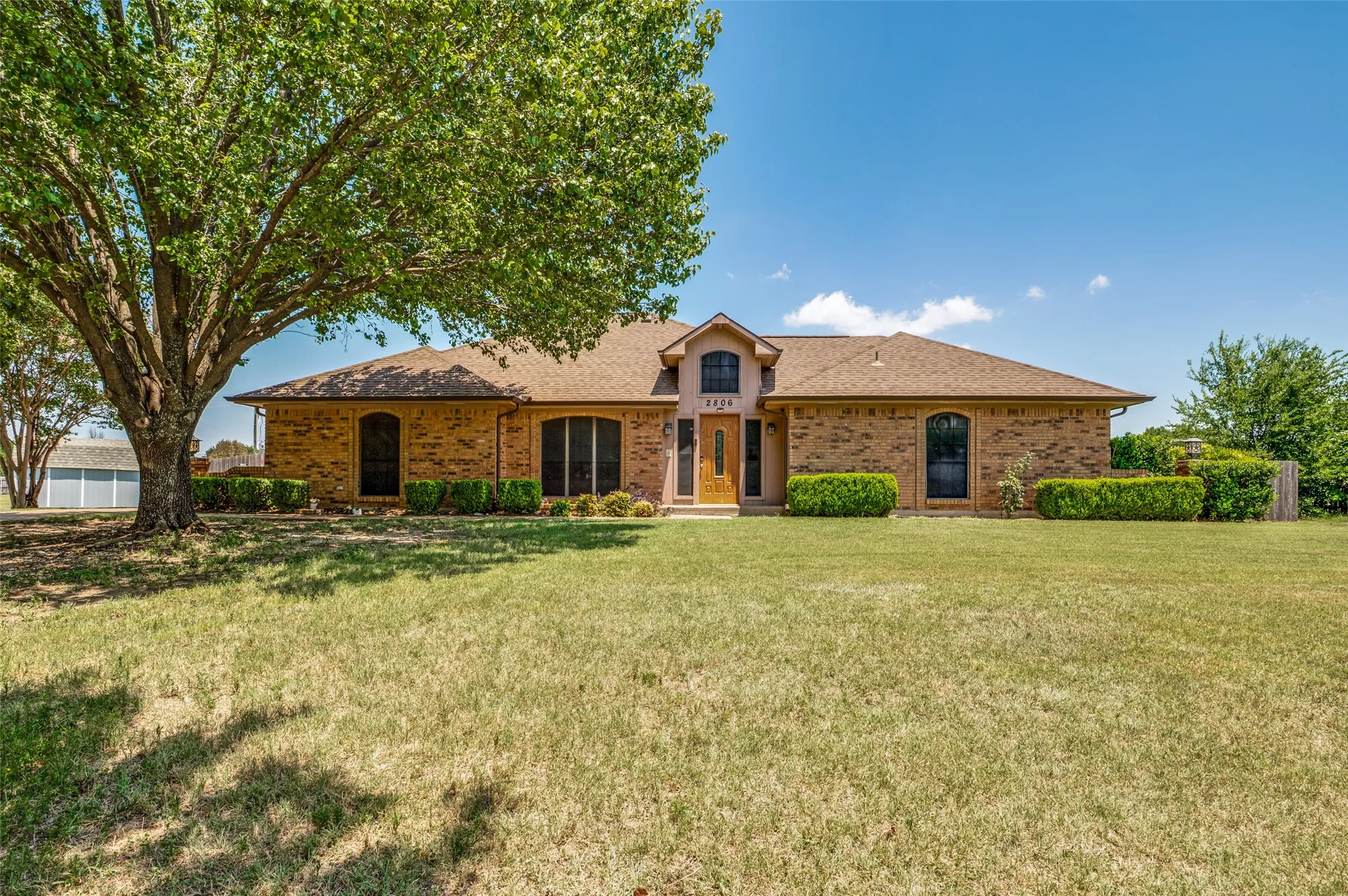 Single Family Residence For Sale in Ellis County , 2806 Cinnamon Springs Road, Glenn Heights, Texas 75154, 3 Bedroom, 2 Bathroom, 4 Garage spaces, 2,202 Sqft, built in 1983, Price $525,000, mls#21345413, Real Estate Agent in Glenn Heights, Homes For Sale in Ellis county, Homes For Sale in Glenn Heights, Realtor in Glenn Heights Texas, Real Estate Brokerage Independent Realty Texas, Luminita Cordes Realtor