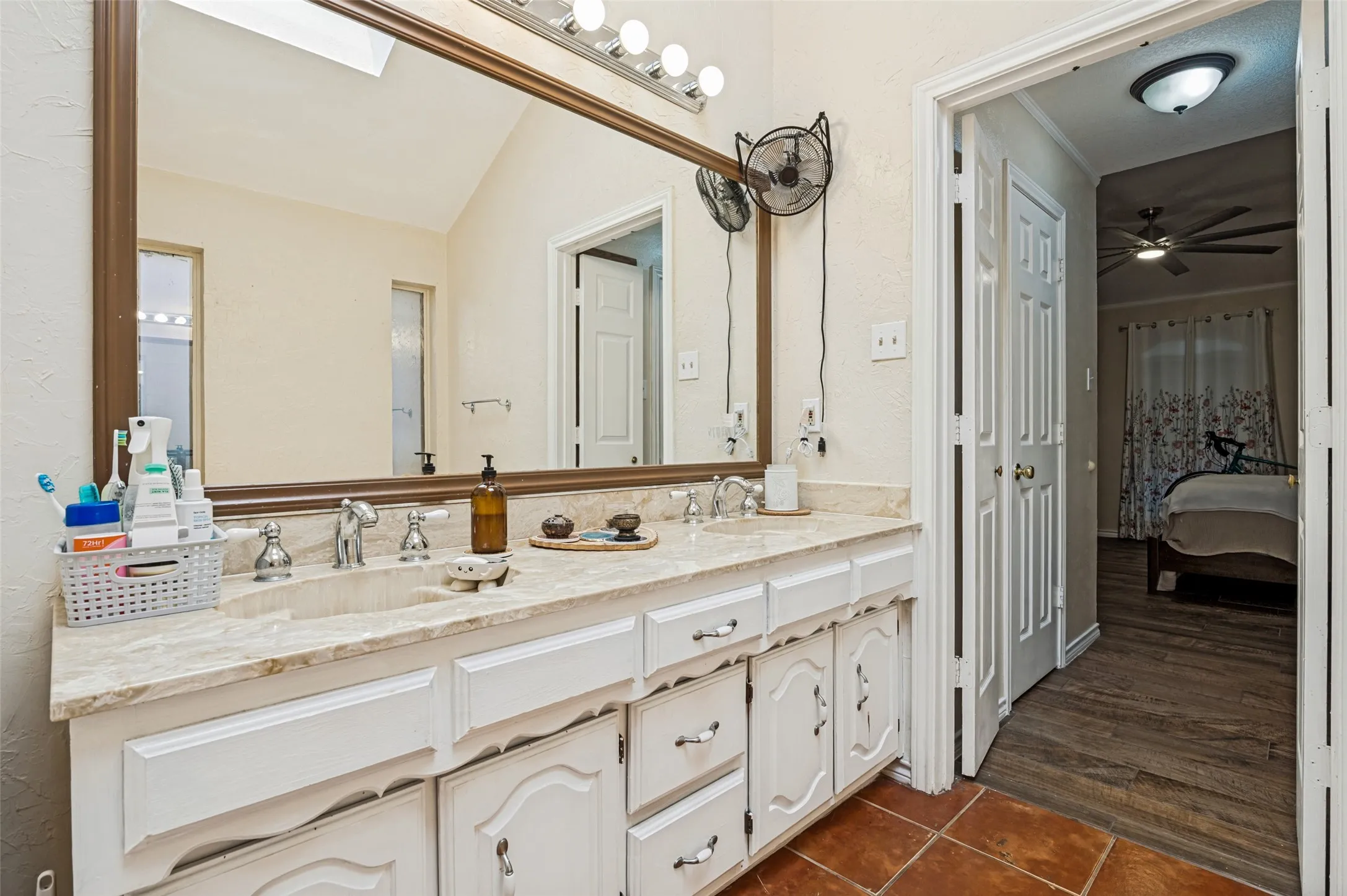 Single Family Residence For Sale in Ellis County , 2806 Cinnamon Springs Road, Glenn Heights, Texas 75154, 3 Bedroom, 2 Bathroom, 4 Garage spaces, 2,202 Sqft, built in 1983, Price $525,000, mls#21345413, Real Estate Agent in Glenn Heights, Homes For Sale in Ellis county, Homes For Sale in Glenn Heights, Realtor in Glenn Heights Texas, Real Estate Brokerage Independent Realty Texas, Luminita Cordes Realtor