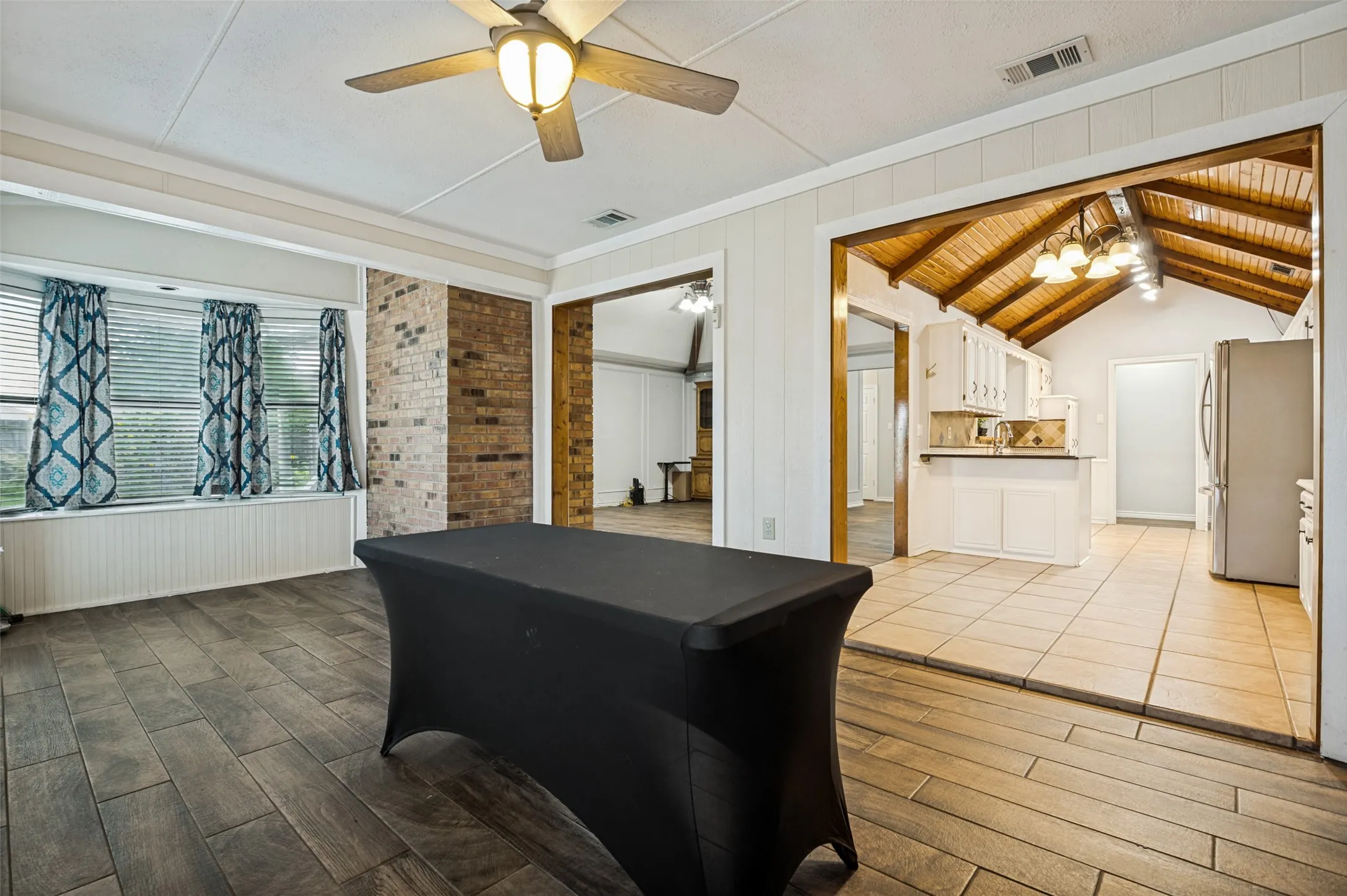Single Family Residence For Sale in Ellis County , 2806 Cinnamon Springs Road, Glenn Heights, Texas 75154, 3 Bedroom, 2 Bathroom, 4 Garage spaces, 2,202 Sqft, built in 1983, Price $525,000, mls#21345413, Real Estate Agent in Glenn Heights, Homes For Sale in Ellis county, Homes For Sale in Glenn Heights, Realtor in Glenn Heights Texas, Real Estate Brokerage Independent Realty Texas, Luminita Cordes Realtor