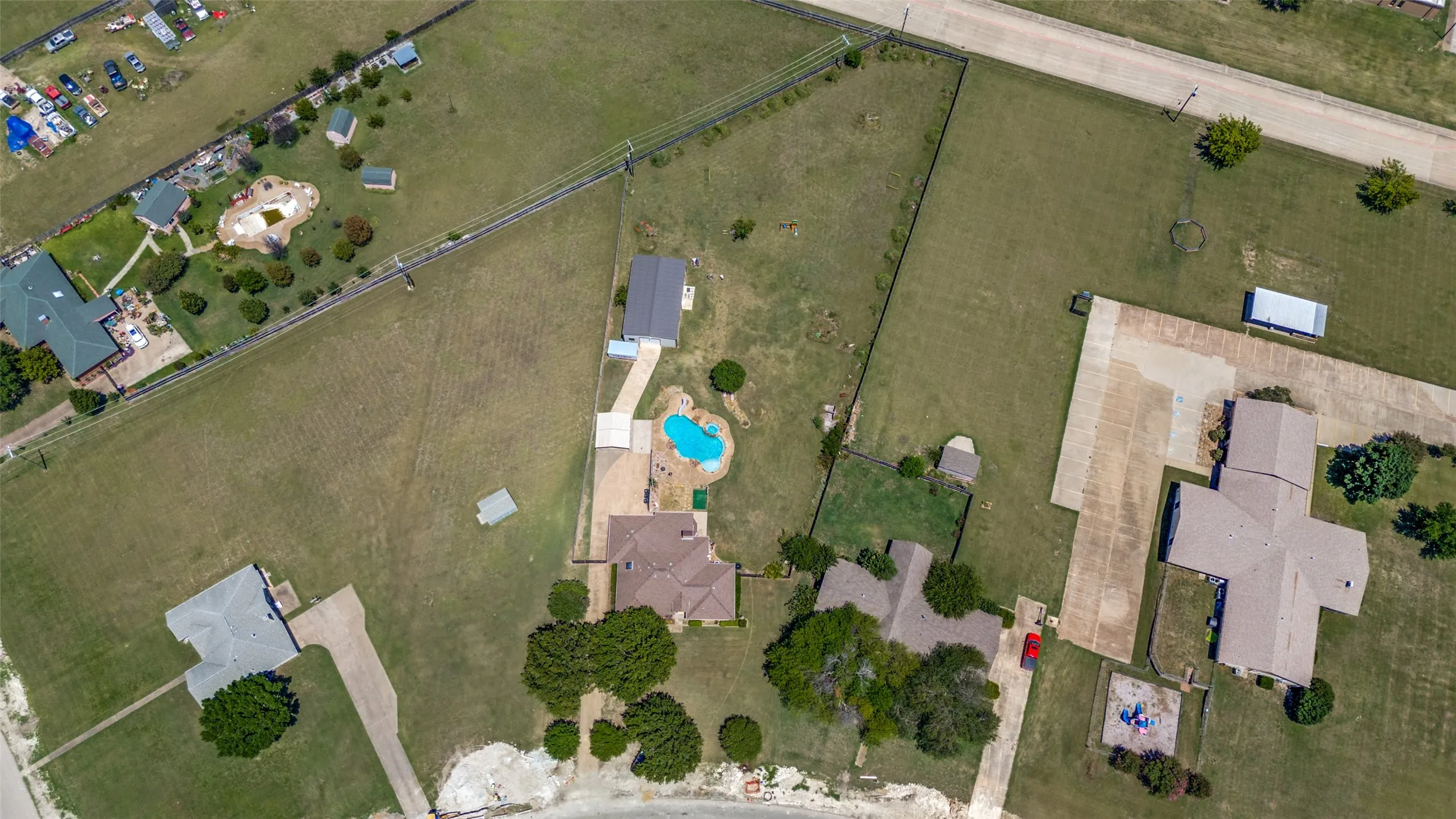 Single Family Residence For Sale in Ellis County , 2806 Cinnamon Springs Road, Glenn Heights, Texas 75154, 3 Bedroom, 2 Bathroom, 4 Garage spaces, 2,202 Sqft, built in 1983, Price $525,000, mls#21345413, Real Estate Agent in Glenn Heights, Homes For Sale in Ellis county, Homes For Sale in Glenn Heights, Realtor in Glenn Heights Texas, Real Estate Brokerage Independent Realty Texas, Luminita Cordes Realtor