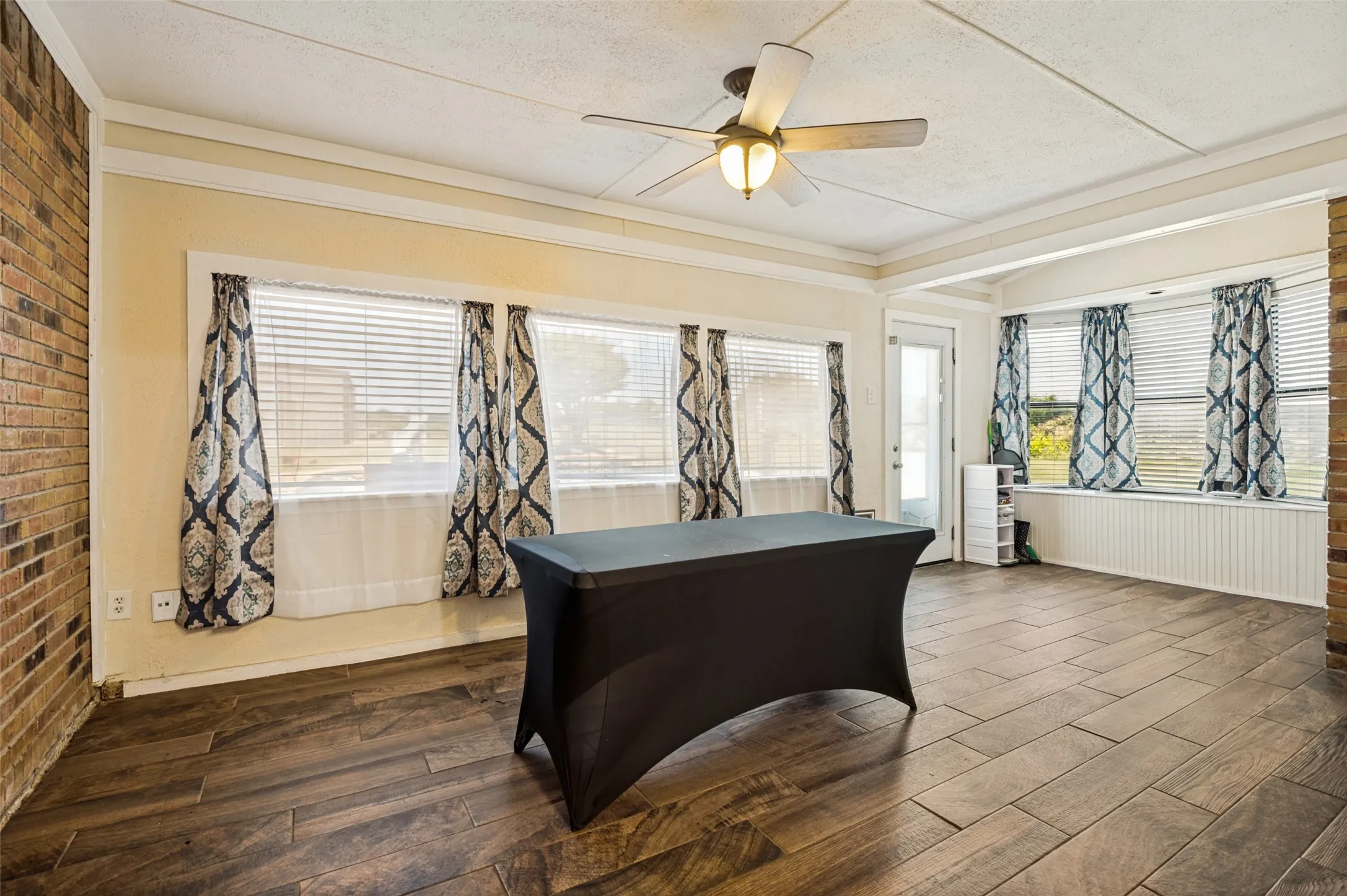 Single Family Residence For Sale in Ellis County , 2806 Cinnamon Springs Road, Glenn Heights, Texas 75154, 3 Bedroom, 2 Bathroom, 4 Garage spaces, 2,202 Sqft, built in 1983, Price $525,000, mls#21345413, Real Estate Agent in Glenn Heights, Homes For Sale in Ellis county, Homes For Sale in Glenn Heights, Realtor in Glenn Heights Texas, Real Estate Brokerage Independent Realty Texas, Luminita Cordes Realtor