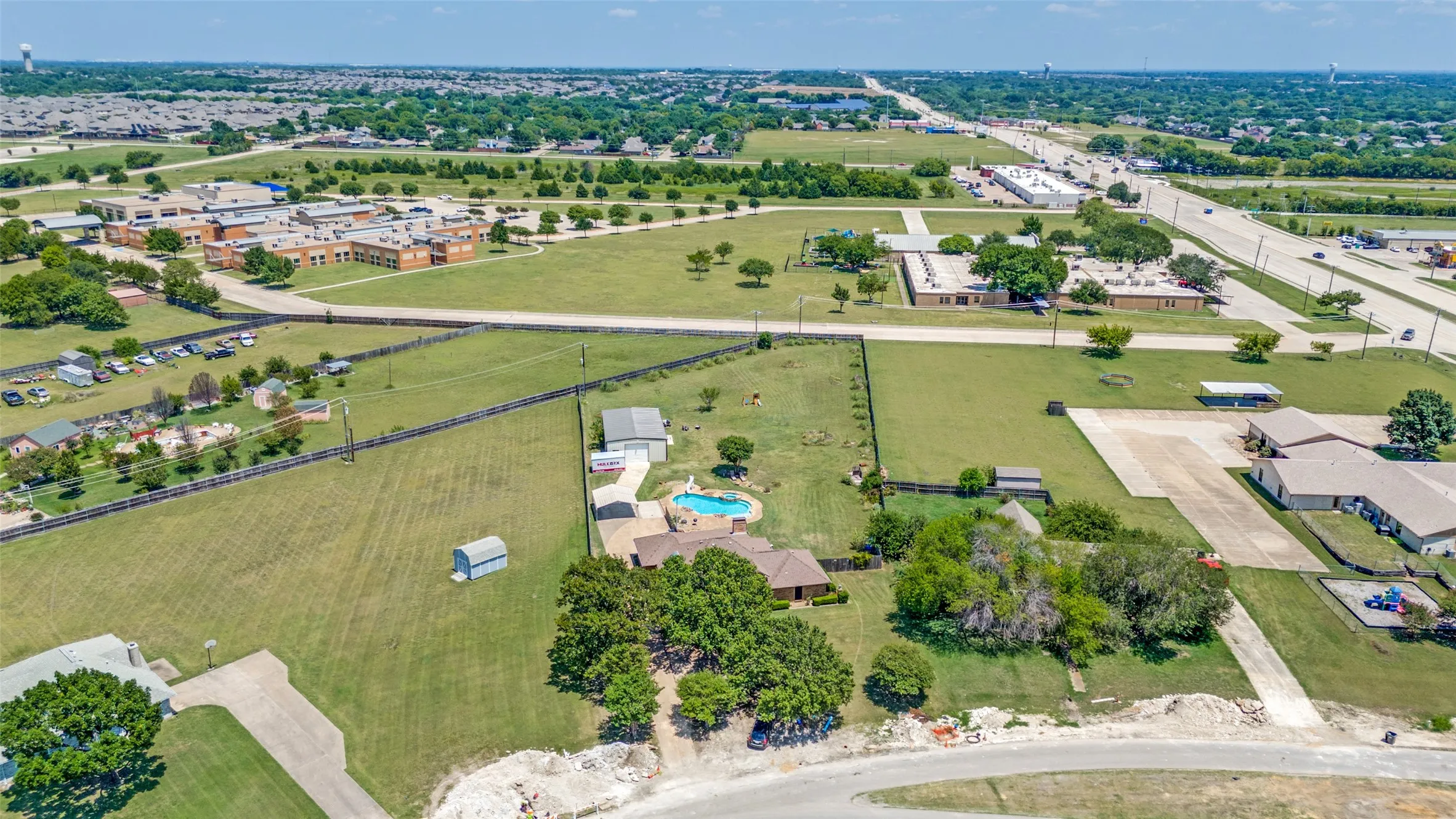 Single Family Residence For Sale in Ellis County , 2806 Cinnamon Springs Road, Glenn Heights, Texas 75154, 3 Bedroom, 2 Bathroom, 4 Garage spaces, 2,202 Sqft, built in 1983, Price $525,000, mls#21345413, Real Estate Agent in Glenn Heights, Homes For Sale in Ellis county, Homes For Sale in Glenn Heights, Realtor in Glenn Heights Texas, Real Estate Brokerage Independent Realty Texas, Luminita Cordes Realtor