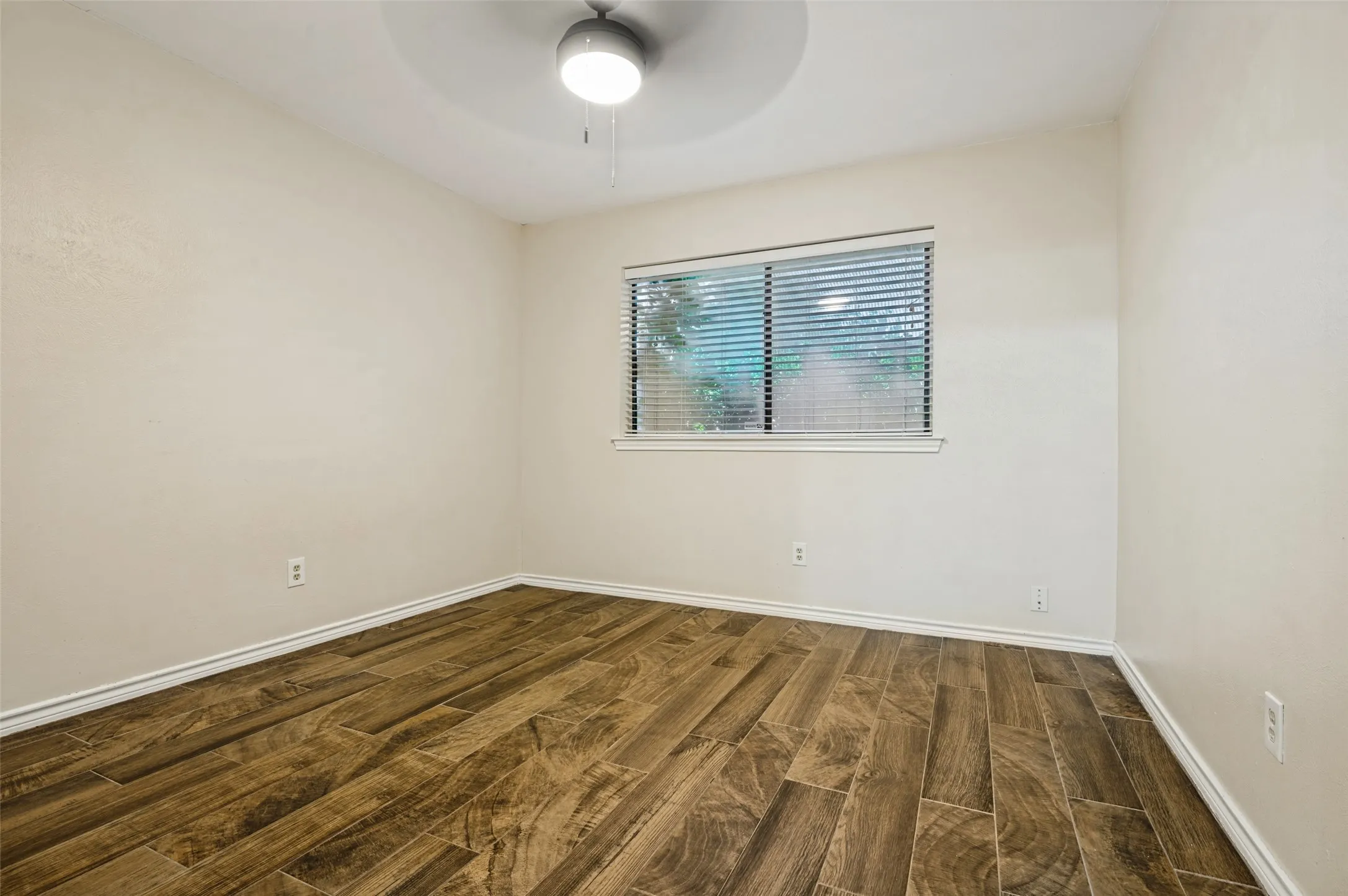 Single Family Residence For Sale in Ellis County , 2806 Cinnamon Springs Road, Glenn Heights, Texas 75154, 3 Bedroom, 2 Bathroom, 4 Garage spaces, 2,202 Sqft, built in 1983, Price $525,000, mls#21345413, Real Estate Agent in Glenn Heights, Homes For Sale in Ellis county, Homes For Sale in Glenn Heights, Realtor in Glenn Heights Texas, Real Estate Brokerage Independent Realty Texas, Luminita Cordes Realtor