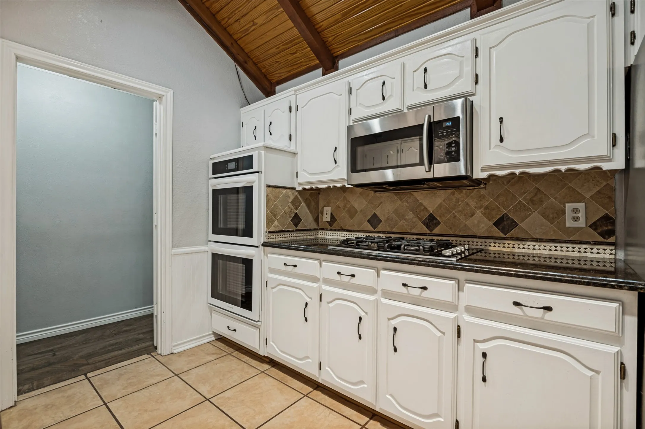 Single Family Residence For Sale in Ellis County , 2806 Cinnamon Springs Road, Glenn Heights, Texas 75154, 3 Bedroom, 2 Bathroom, 4 Garage spaces, 2,202 Sqft, built in 1983, Price $525,000, mls#21345413, Real Estate Agent in Glenn Heights, Homes For Sale in Ellis county, Homes For Sale in Glenn Heights, Realtor in Glenn Heights Texas, Real Estate Brokerage Independent Realty Texas, Luminita Cordes Realtor