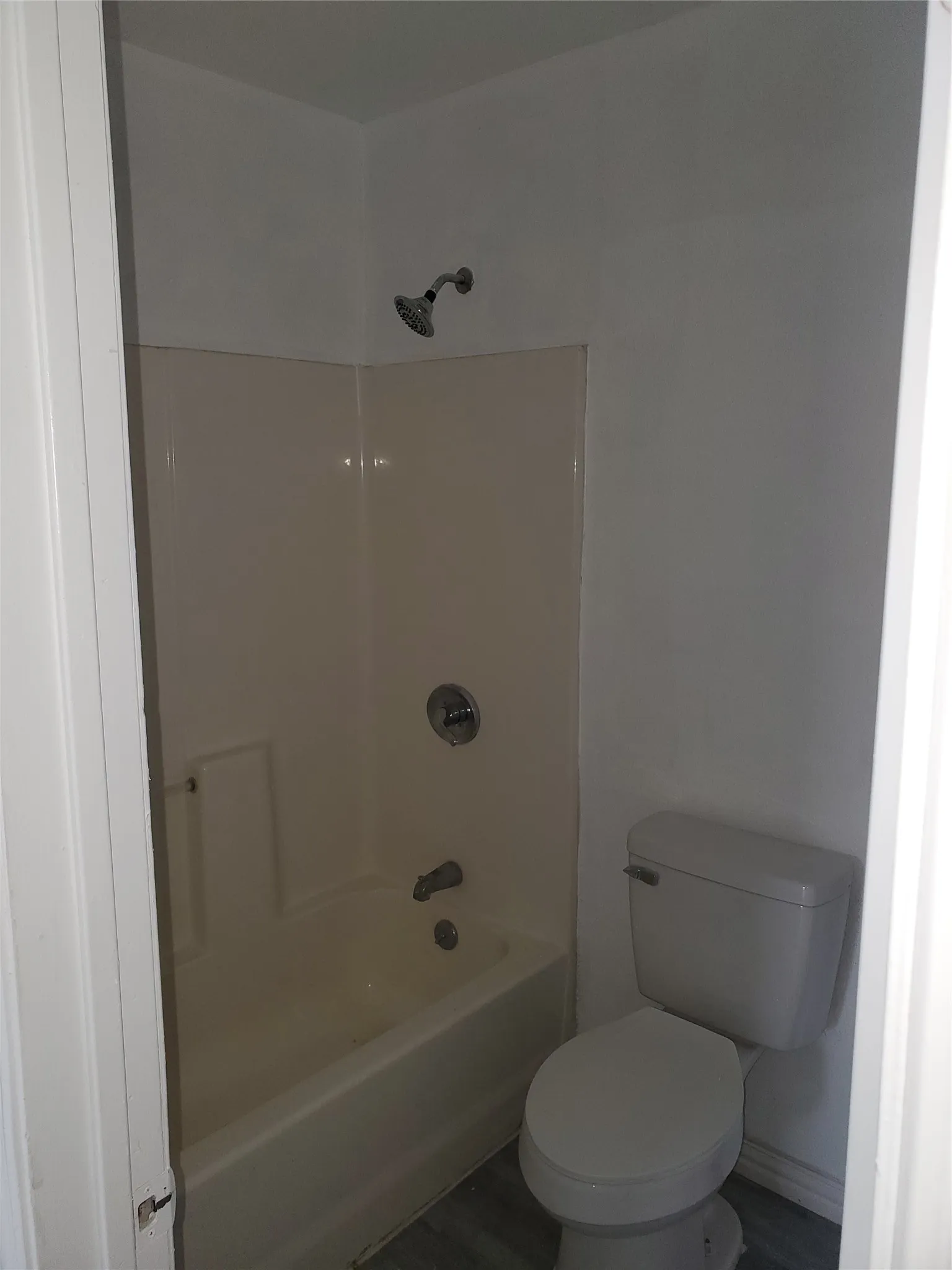 Apartment For Rent in Tarrant County , 6756 Trail Lake Drive B, Fort Worth, Texas 76133, 2 Bedroom, 2 Bathroom, Garage spaces, 1,064 Sqft, built in 1971, mls#21347240, Real Estate Agent in Fort Worth, Homes For Rent in Tarrant county, Homes For Rent in Fort Worth, Realtor in Fort Worth Texas, Real Estate Brokerage Independent Realty Texas, Luminita Cordes Realtor