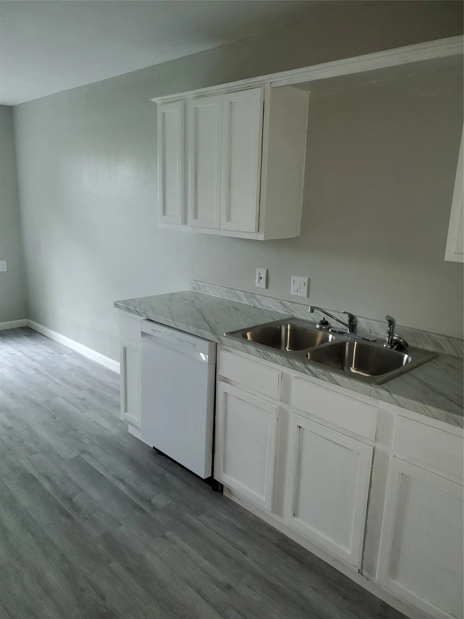 Apartment For Rent in Tarrant County , 6756 Trail Lake Drive B, Fort Worth, Texas 76133, 2 Bedroom, 2 Bathroom, Garage spaces, 1,064 Sqft, built in 1971, mls#21347240, Real Estate Agent in Fort Worth, Homes For Rent in Tarrant county, Homes For Rent in Fort Worth, Realtor in Fort Worth Texas, Real Estate Brokerage Independent Realty Texas, Luminita Cordes Realtor