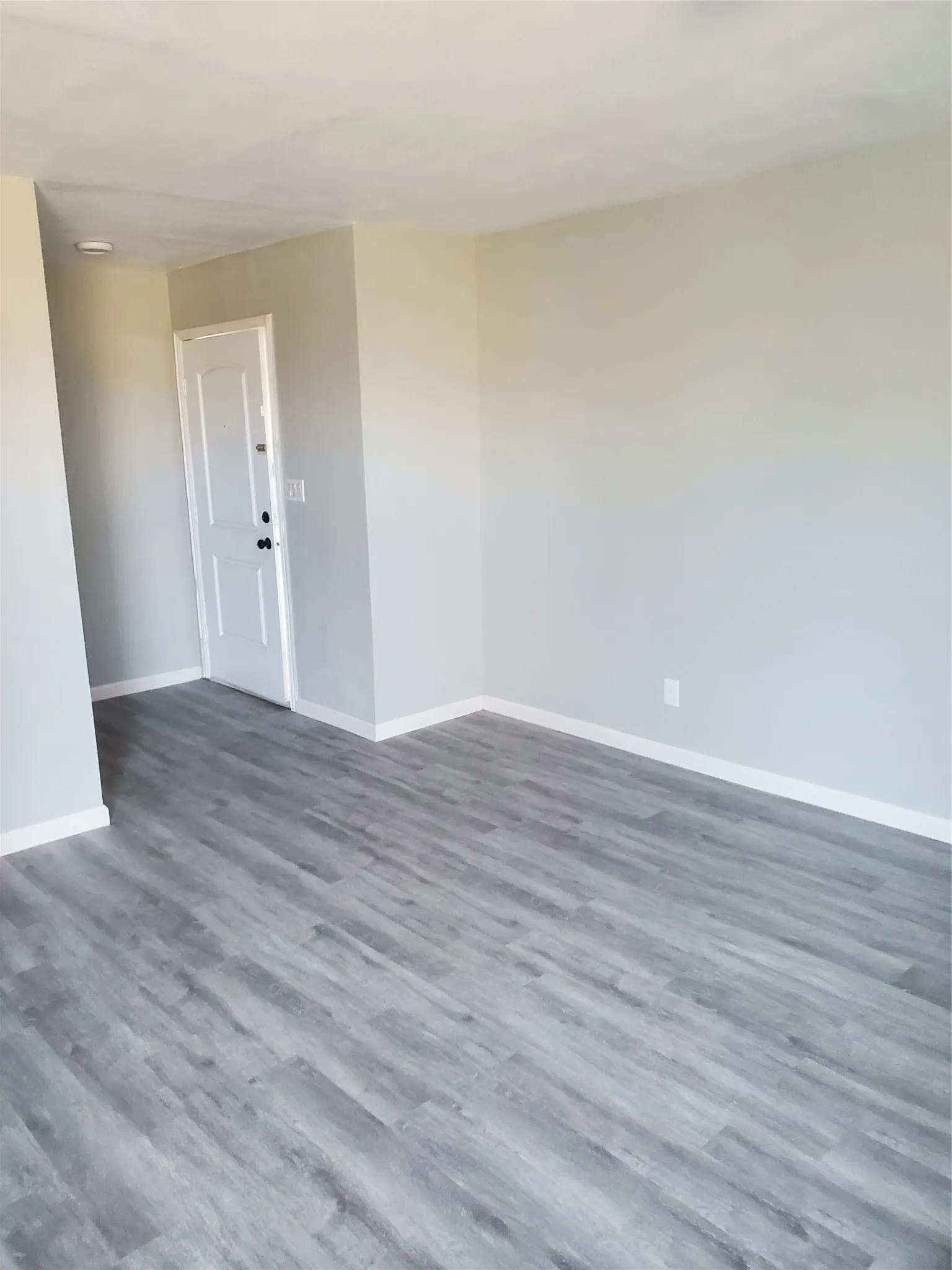 Apartment For Rent in Tarrant County , 6756 Trail Lake Drive B, Fort Worth, Texas 76133, 2 Bedroom, 2 Bathroom, Garage spaces, 1,064 Sqft, built in 1971, mls#21347240, Real Estate Agent in Fort Worth, Homes For Rent in Tarrant county, Homes For Rent in Fort Worth, Realtor in Fort Worth Texas, Real Estate Brokerage Independent Realty Texas, Luminita Cordes Realtor