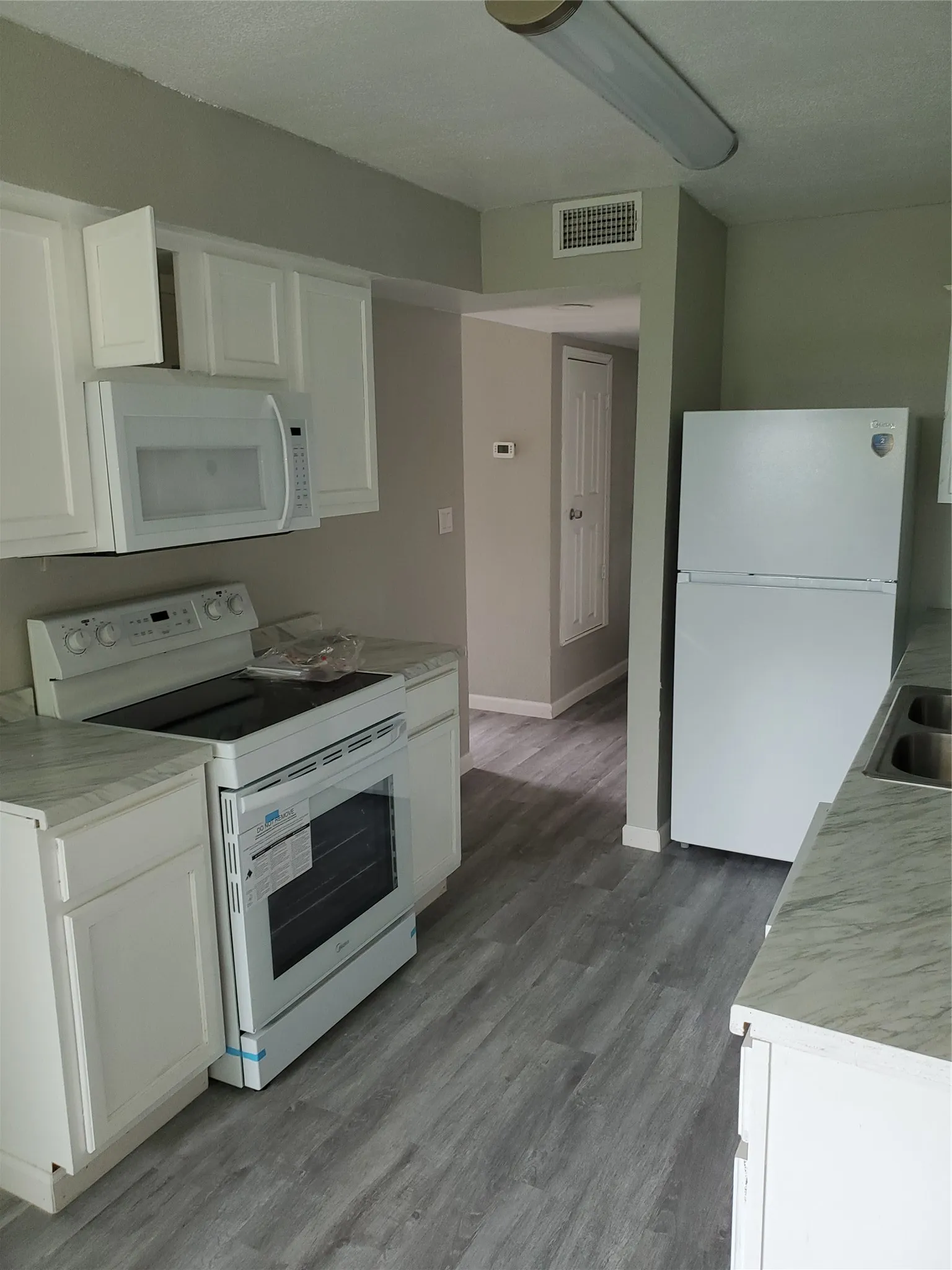 Apartment For Rent in Tarrant County , 6756 Trail Lake Drive B, Fort Worth, Texas 76133, 2 Bedroom, 2 Bathroom, Garage spaces, 1,064 Sqft, built in 1971, mls#21347240, Real Estate Agent in Fort Worth, Homes For Rent in Tarrant county, Homes For Rent in Fort Worth, Realtor in Fort Worth Texas, Real Estate Brokerage Independent Realty Texas, Luminita Cordes Realtor