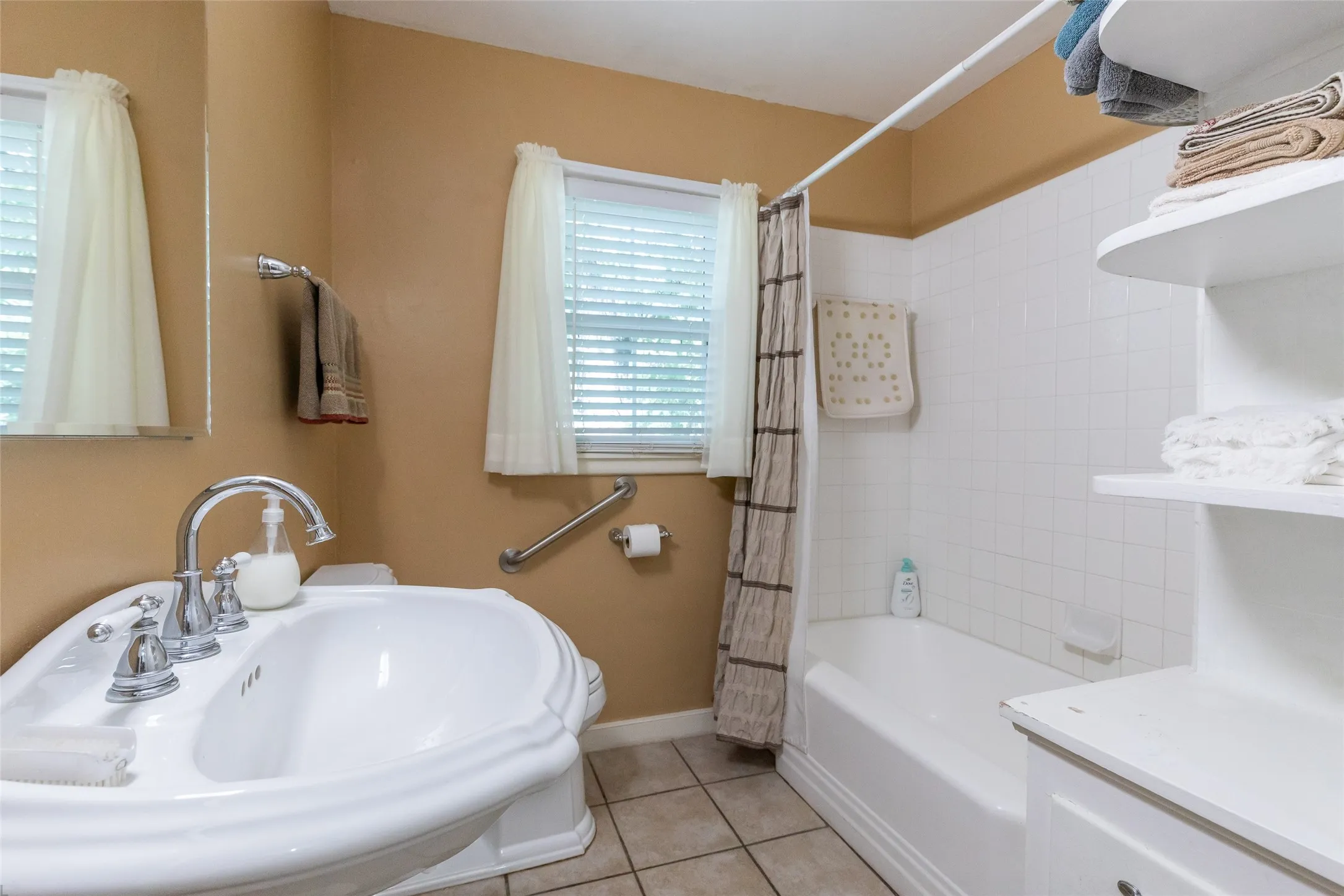 Single Family Residence For Sale in Taylor County , 4082 Potomac Avenue, Abilene, Texas 79605, 3 Bedroom, 2 Bathroom, 2 Garage spaces, 1,570 Sqft, built in 1949, mls#21345559, Real Estate Agent in Abilene, Homes For Sale in Taylor county, Homes For Sale in Abilene, Realtor in Abilene Texas, Real Estate Brokerage Independent Realty Texas, Luminita Cordes Realtor