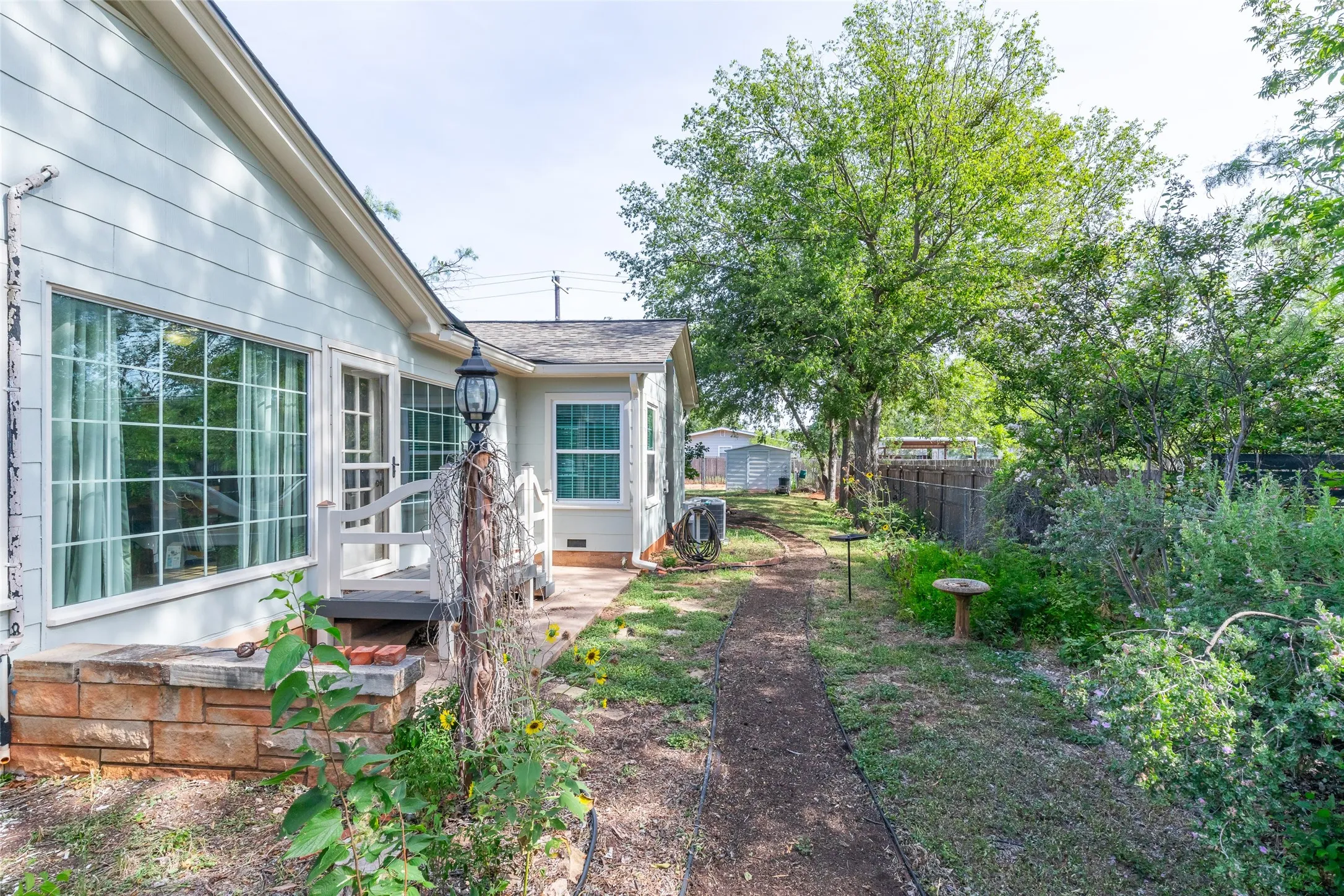 Single Family Residence For Sale in Taylor County , 4082 Potomac Avenue, Abilene, Texas 79605, 3 Bedroom, 2 Bathroom, 2 Garage spaces, 1,570 Sqft, built in 1949, mls#21345559, Real Estate Agent in Abilene, Homes For Sale in Taylor county, Homes For Sale in Abilene, Realtor in Abilene Texas, Real Estate Brokerage Independent Realty Texas, Luminita Cordes Realtor