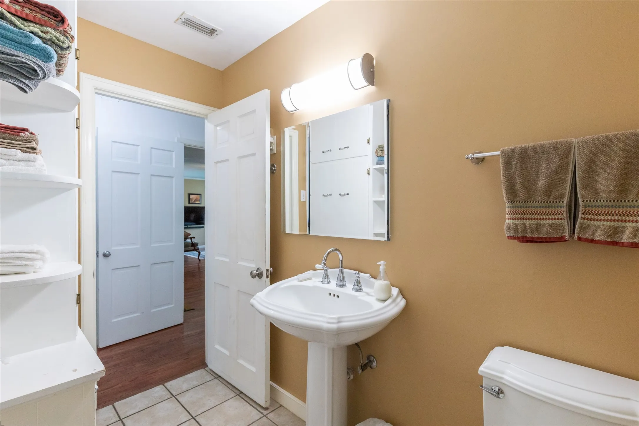 Single Family Residence For Sale in Taylor County , 4082 Potomac Avenue, Abilene, Texas 79605, 3 Bedroom, 2 Bathroom, 2 Garage spaces, 1,570 Sqft, built in 1949, mls#21345559, Real Estate Agent in Abilene, Homes For Sale in Taylor county, Homes For Sale in Abilene, Realtor in Abilene Texas, Real Estate Brokerage Independent Realty Texas, Luminita Cordes Realtor