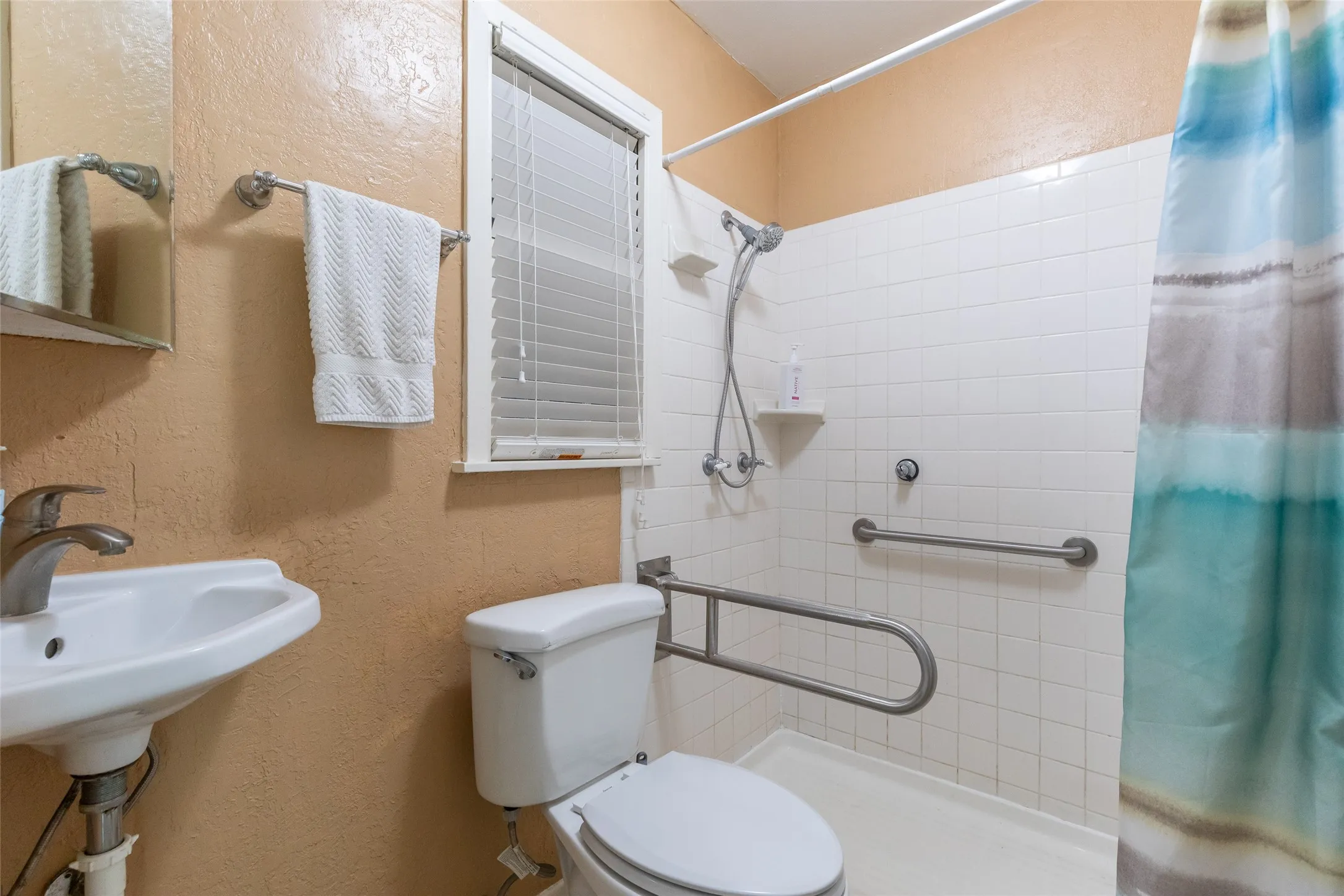 Single Family Residence For Sale in Taylor County , 4082 Potomac Avenue, Abilene, Texas 79605, 3 Bedroom, 2 Bathroom, 2 Garage spaces, 1,570 Sqft, built in 1949, mls#21345559, Real Estate Agent in Abilene, Homes For Sale in Taylor county, Homes For Sale in Abilene, Realtor in Abilene Texas, Real Estate Brokerage Independent Realty Texas, Luminita Cordes Realtor