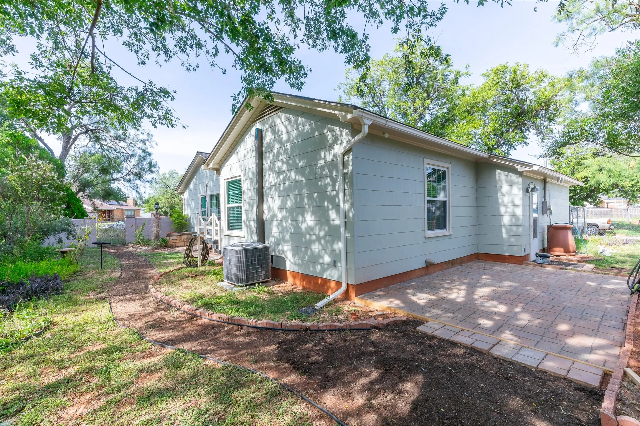 Single Family Residence For Sale in Taylor County , 4082 Potomac Avenue, Abilene, Texas 79605, 3 Bedroom, 2 Bathroom, 2 Garage spaces, 1,570 Sqft, built in 1949, mls#21345559, Real Estate Agent in Abilene, Homes For Sale in Taylor county, Homes For Sale in Abilene, Realtor in Abilene Texas, Real Estate Brokerage Independent Realty Texas, Luminita Cordes Realtor