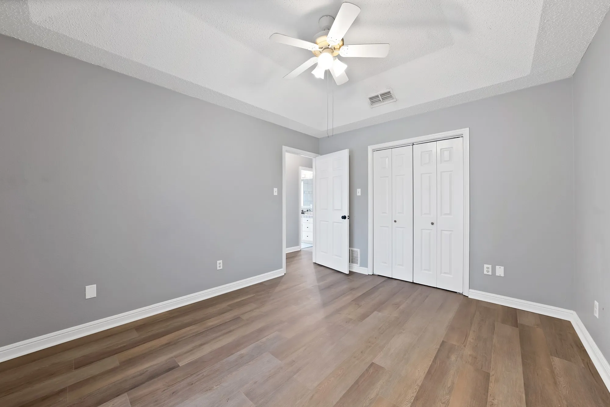 Single Family Residence For Sale in Tarrant County , 105 Arthur Drive, Kennedale, Texas 76060, 3 Bedroom, 2 Bathroom, 2 Garage spaces, 1,655 Sqft, built in 1987, mls#21346591, Real Estate Agent in Kennedale, Homes For Sale in Tarrant county, Homes For Sale in Kennedale, Realtor in Kennedale Texas, Real Estate Brokerage Independent Realty Texas, Luminita Cordes Realtor