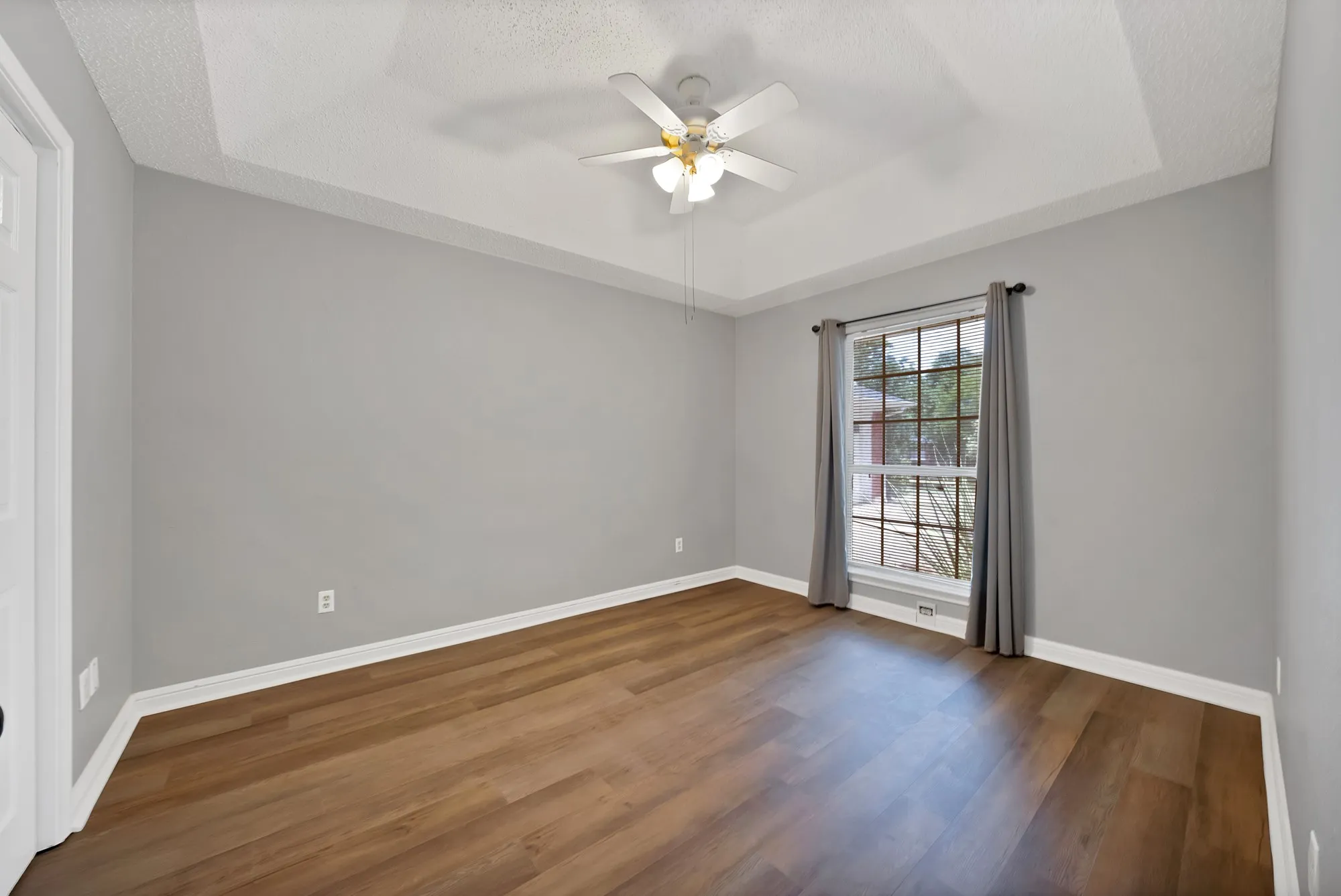 Single Family Residence For Sale in Tarrant County , 105 Arthur Drive, Kennedale, Texas 76060, 3 Bedroom, 2 Bathroom, 2 Garage spaces, 1,655 Sqft, built in 1987, mls#21346591, Real Estate Agent in Kennedale, Homes For Sale in Tarrant county, Homes For Sale in Kennedale, Realtor in Kennedale Texas, Real Estate Brokerage Independent Realty Texas, Luminita Cordes Realtor