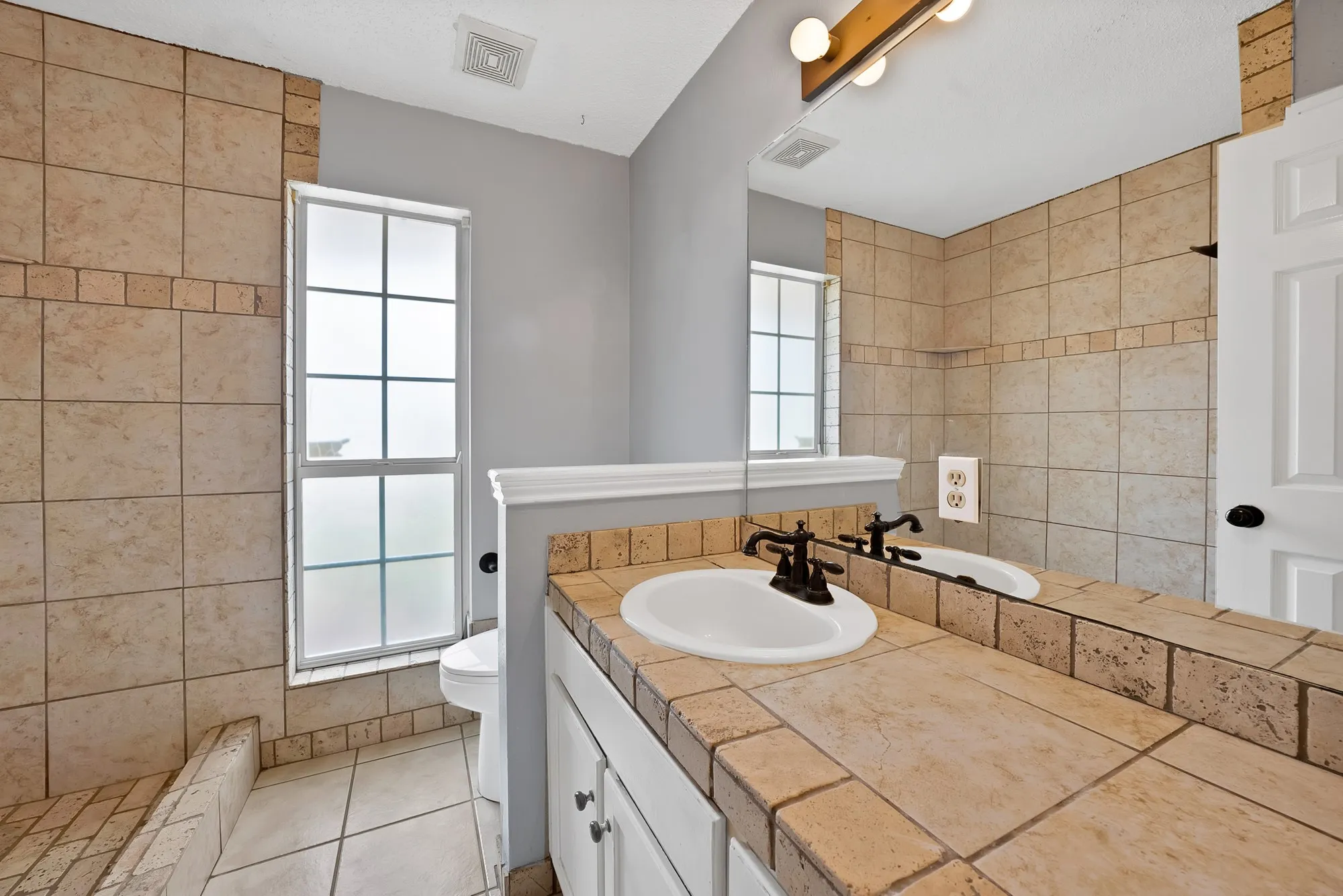 Single Family Residence For Sale in Tarrant County , 105 Arthur Drive, Kennedale, Texas 76060, 3 Bedroom, 2 Bathroom, 2 Garage spaces, 1,655 Sqft, built in 1987, mls#21346591, Real Estate Agent in Kennedale, Homes For Sale in Tarrant county, Homes For Sale in Kennedale, Realtor in Kennedale Texas, Real Estate Brokerage Independent Realty Texas, Luminita Cordes Realtor