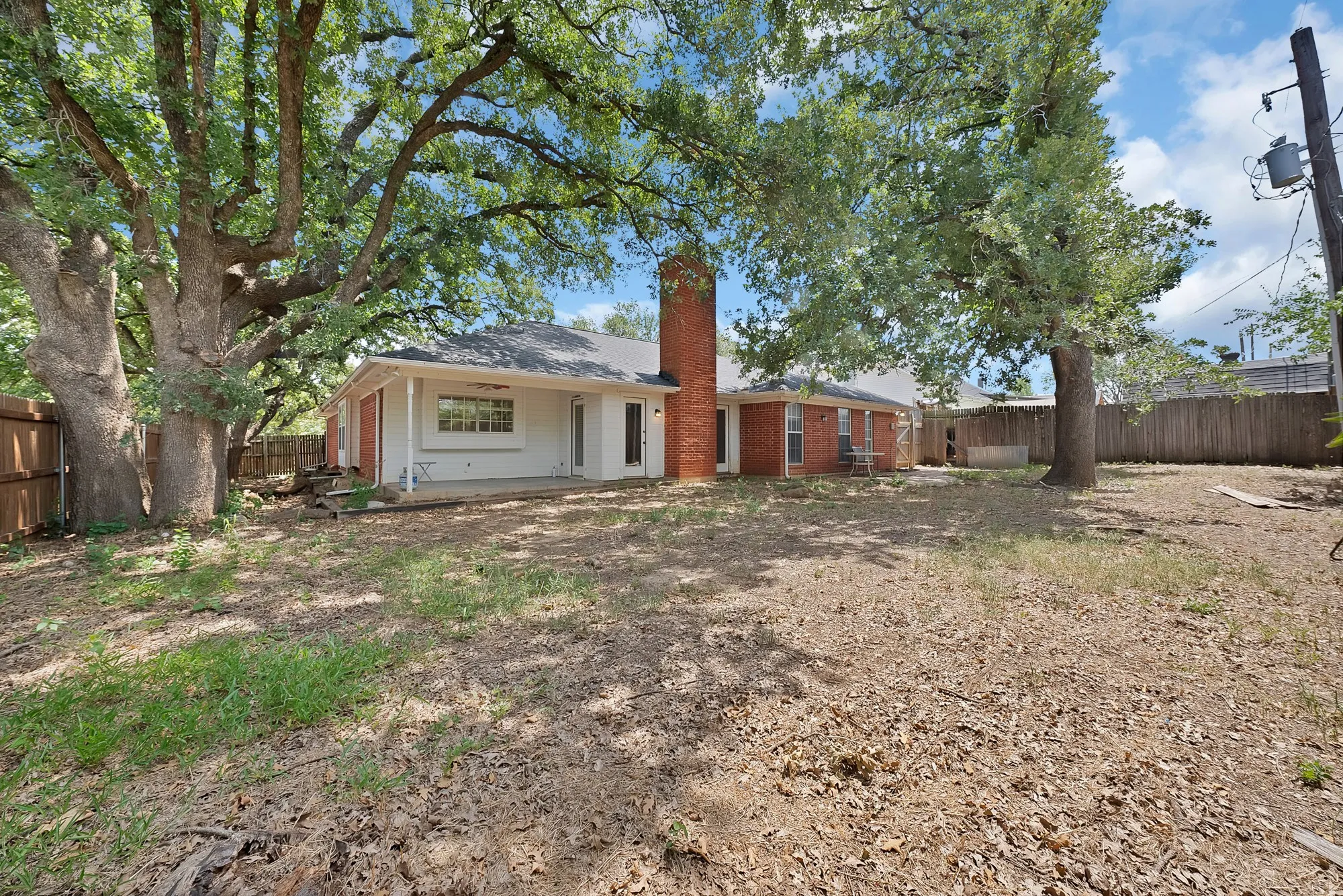 Single Family Residence For Sale in Tarrant County , 105 Arthur Drive, Kennedale, Texas 76060, 3 Bedroom, 2 Bathroom, 2 Garage spaces, 1,655 Sqft, built in 1987, mls#21346591, Real Estate Agent in Kennedale, Homes For Sale in Tarrant county, Homes For Sale in Kennedale, Realtor in Kennedale Texas, Real Estate Brokerage Independent Realty Texas, Luminita Cordes Realtor