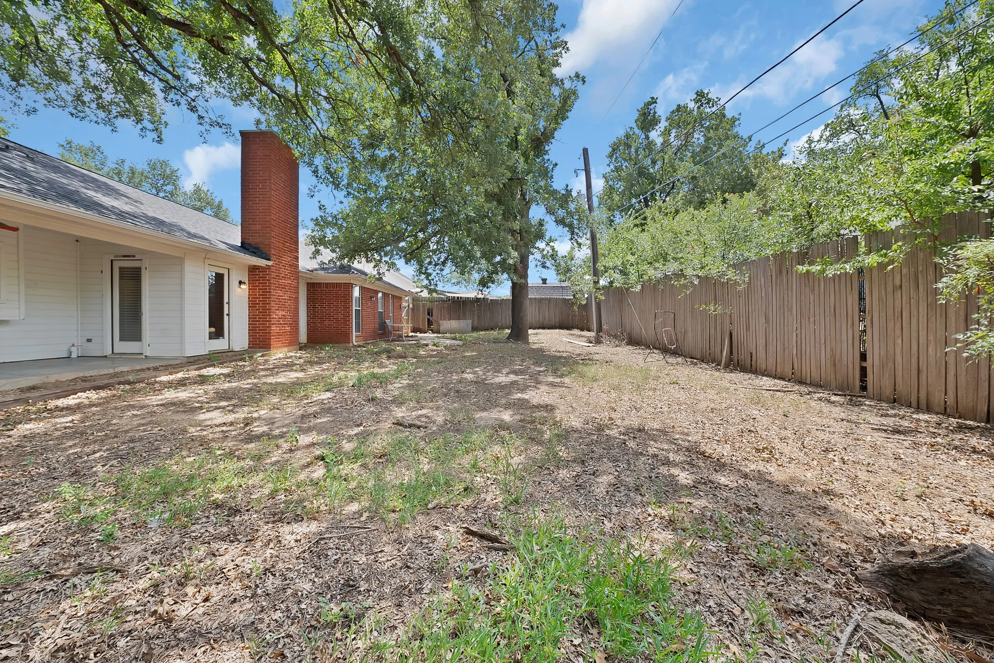 Single Family Residence For Sale in Tarrant County , 105 Arthur Drive, Kennedale, Texas 76060, 3 Bedroom, 2 Bathroom, 2 Garage spaces, 1,655 Sqft, built in 1987, mls#21346591, Real Estate Agent in Kennedale, Homes For Sale in Tarrant county, Homes For Sale in Kennedale, Realtor in Kennedale Texas, Real Estate Brokerage Independent Realty Texas, Luminita Cordes Realtor