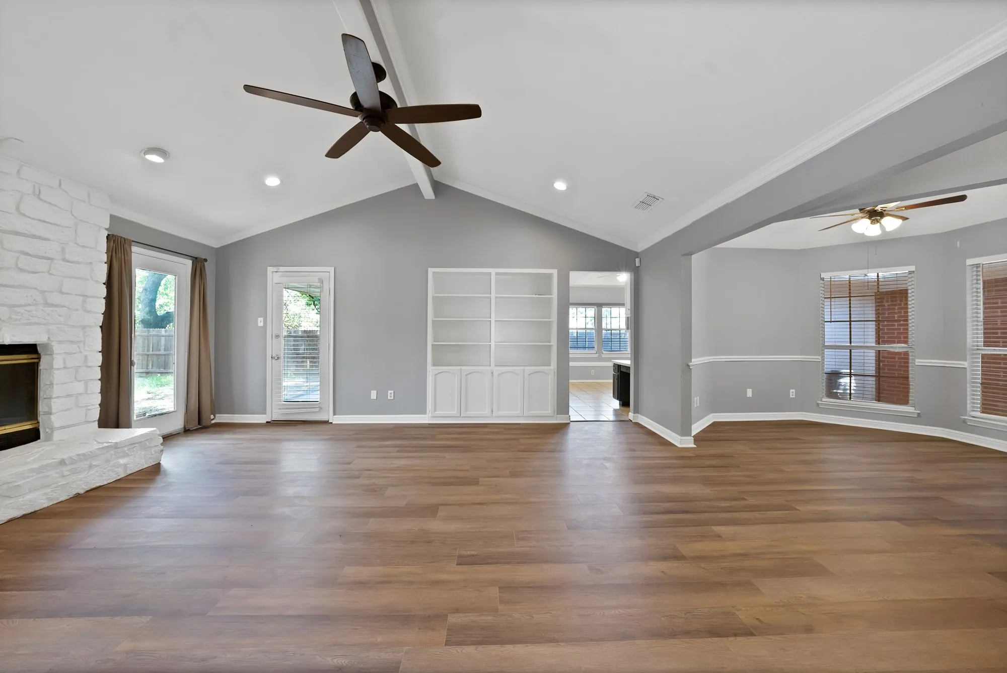 Single Family Residence For Sale in Tarrant County , 105 Arthur Drive, Kennedale, Texas 76060, 3 Bedroom, 2 Bathroom, 2 Garage spaces, 1,655 Sqft, built in 1987, mls#21346591, Real Estate Agent in Kennedale, Homes For Sale in Tarrant county, Homes For Sale in Kennedale, Realtor in Kennedale Texas, Real Estate Brokerage Independent Realty Texas, Luminita Cordes Realtor