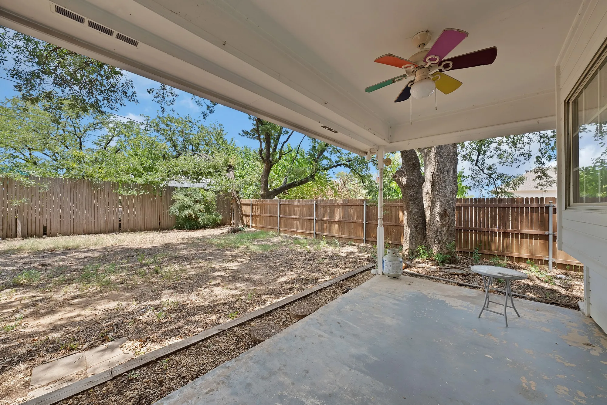 Single Family Residence For Sale in Tarrant County , 105 Arthur Drive, Kennedale, Texas 76060, 3 Bedroom, 2 Bathroom, 2 Garage spaces, 1,655 Sqft, built in 1987, mls#21346591, Real Estate Agent in Kennedale, Homes For Sale in Tarrant county, Homes For Sale in Kennedale, Realtor in Kennedale Texas, Real Estate Brokerage Independent Realty Texas, Luminita Cordes Realtor