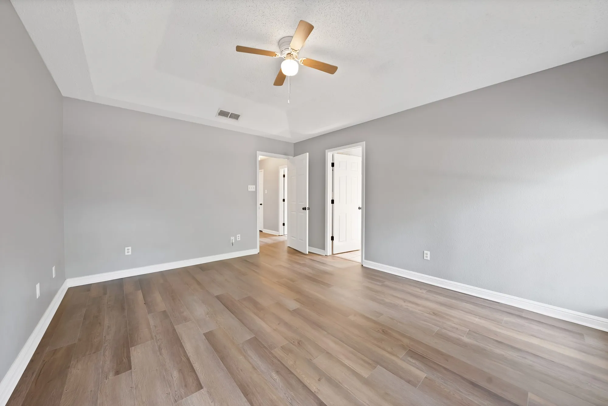 Single Family Residence For Sale in Tarrant County , 105 Arthur Drive, Kennedale, Texas 76060, 3 Bedroom, 2 Bathroom, 2 Garage spaces, 1,655 Sqft, built in 1987, mls#21346591, Real Estate Agent in Kennedale, Homes For Sale in Tarrant county, Homes For Sale in Kennedale, Realtor in Kennedale Texas, Real Estate Brokerage Independent Realty Texas, Luminita Cordes Realtor